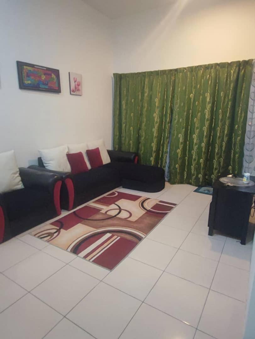 Three-Bedroom House photo 1