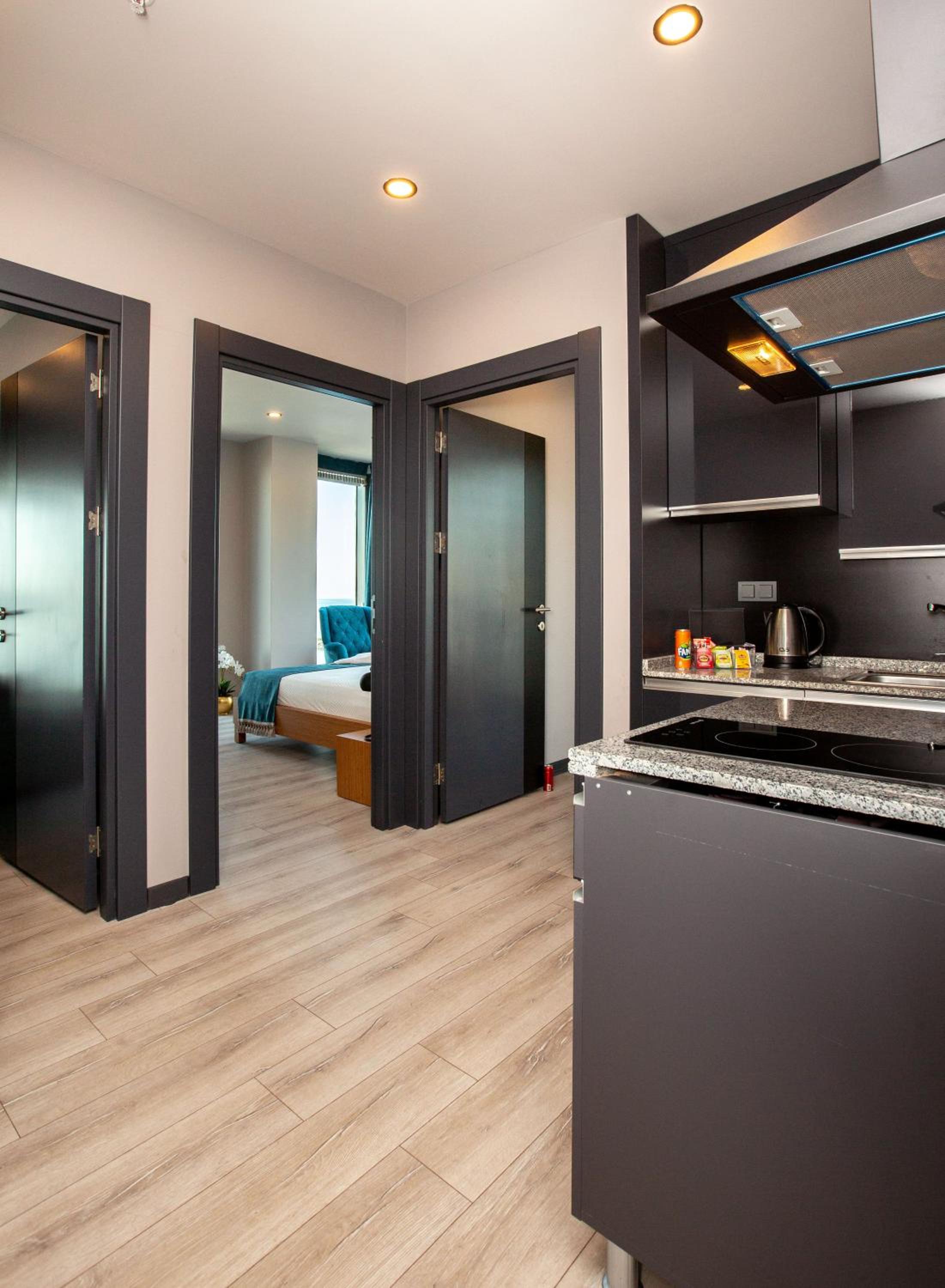 Two-Bedroom Suite with Sea View - Photo 3