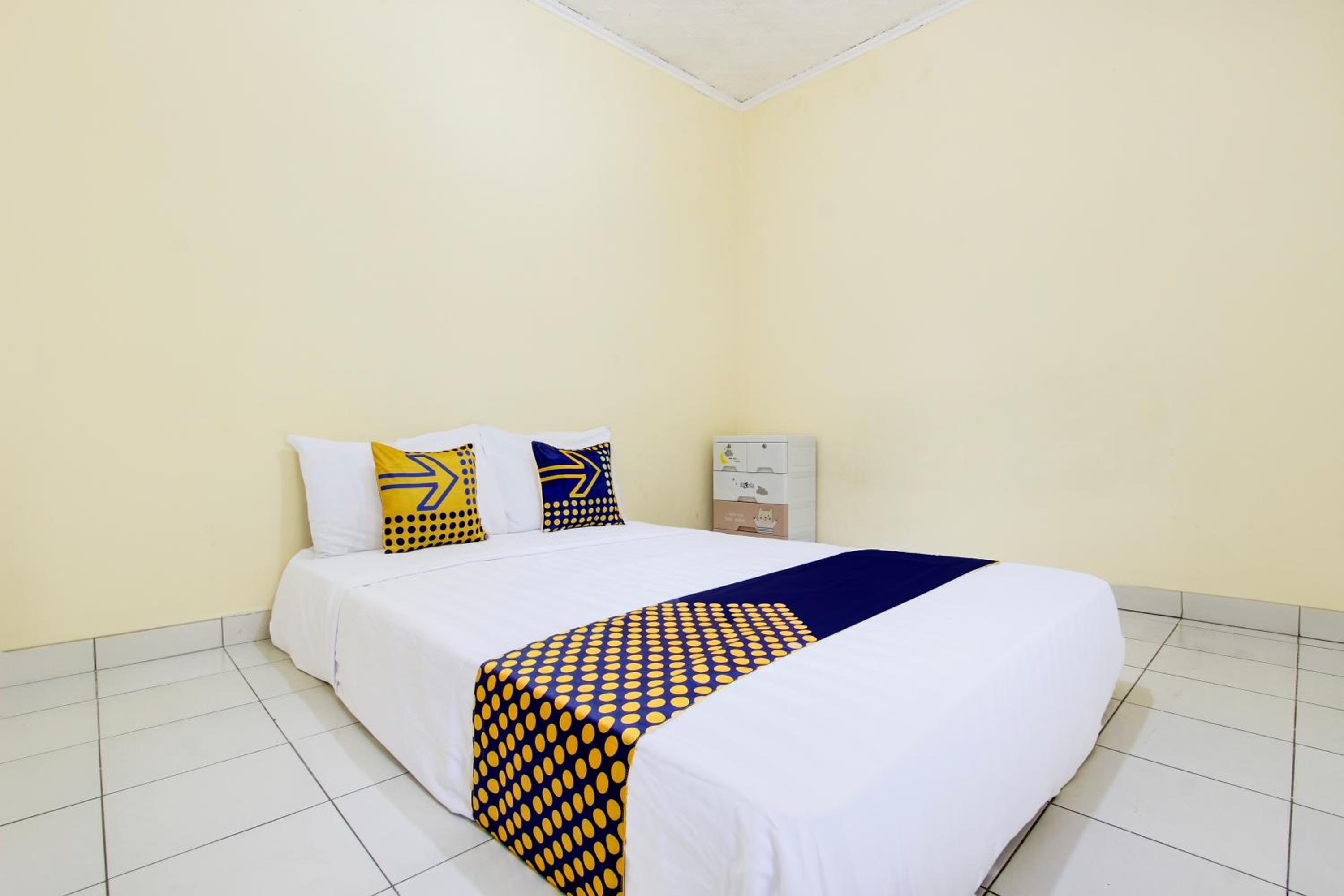 Budget Double Room photo 2