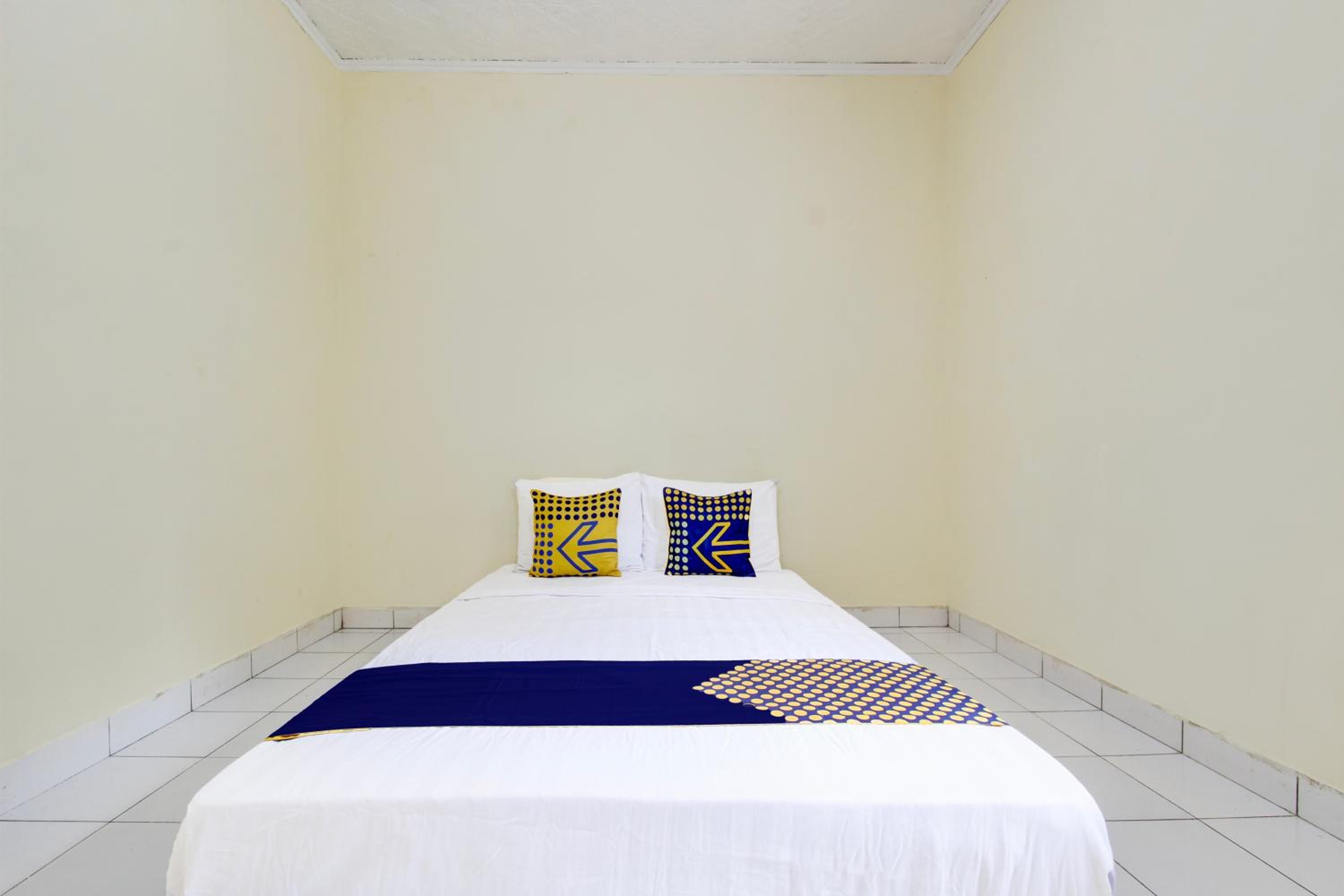 Budget Double Room photo 3