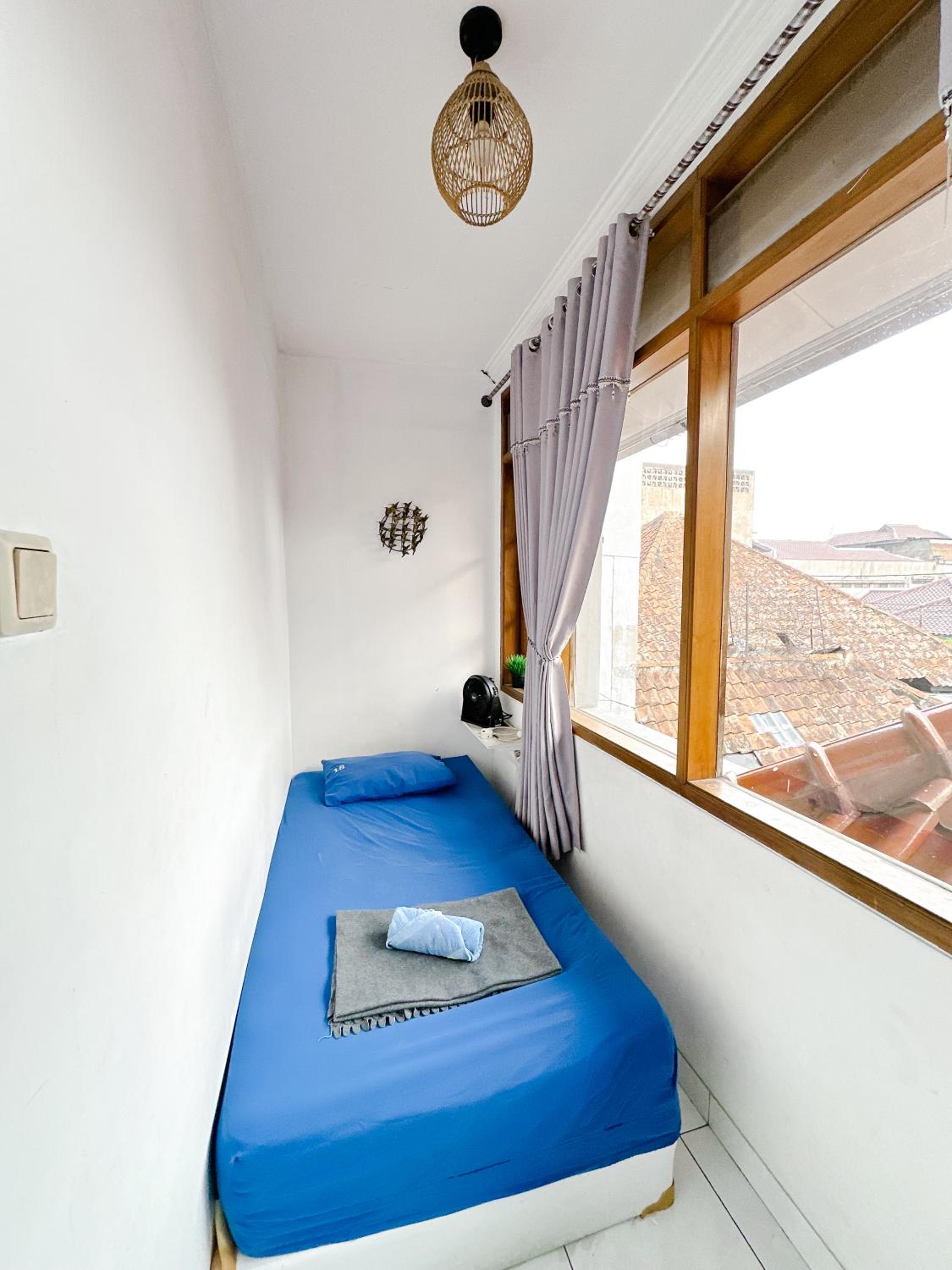 Single Room with Shared Bathroom photo 3
