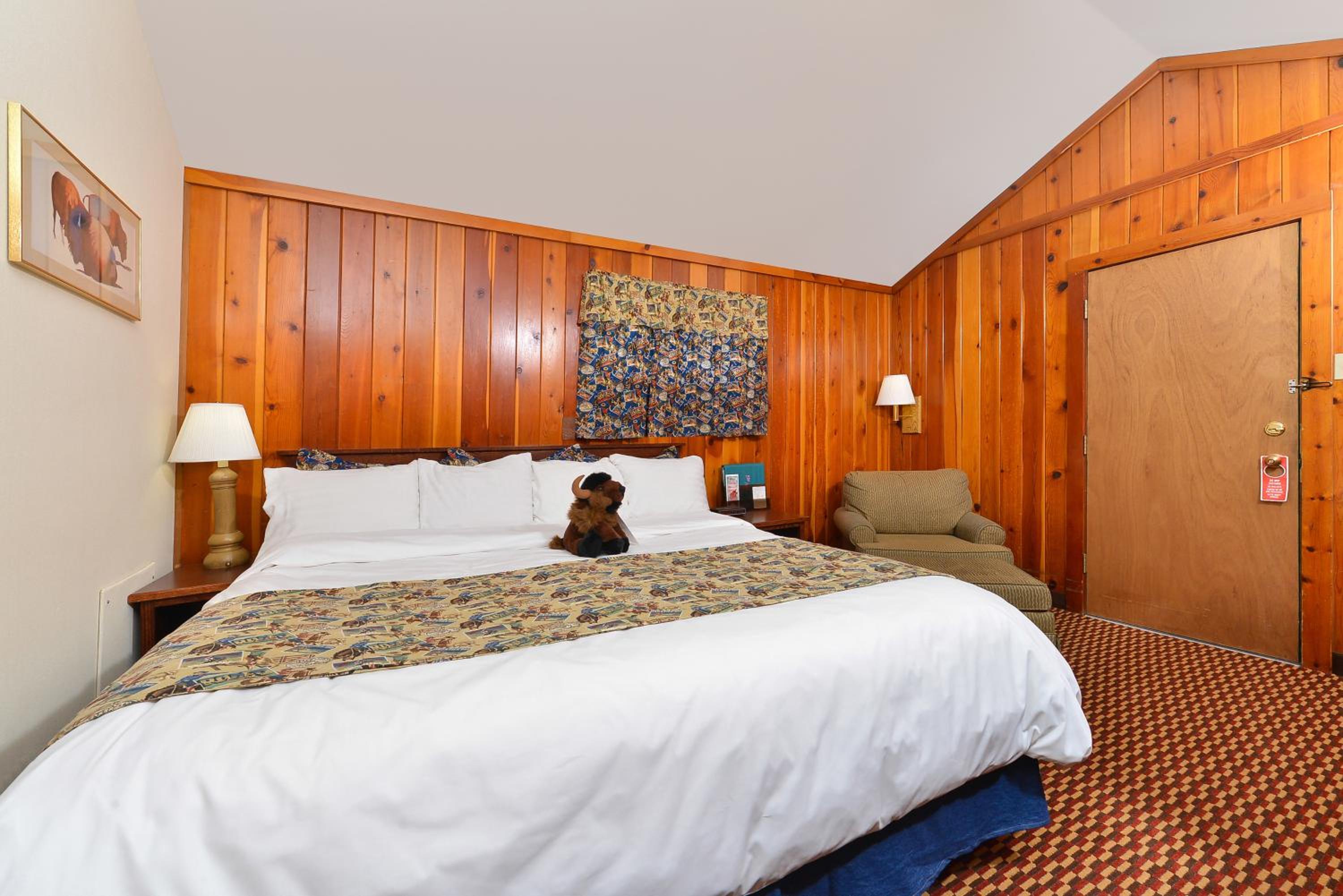 One-Bedroom Cabin - Photo 9