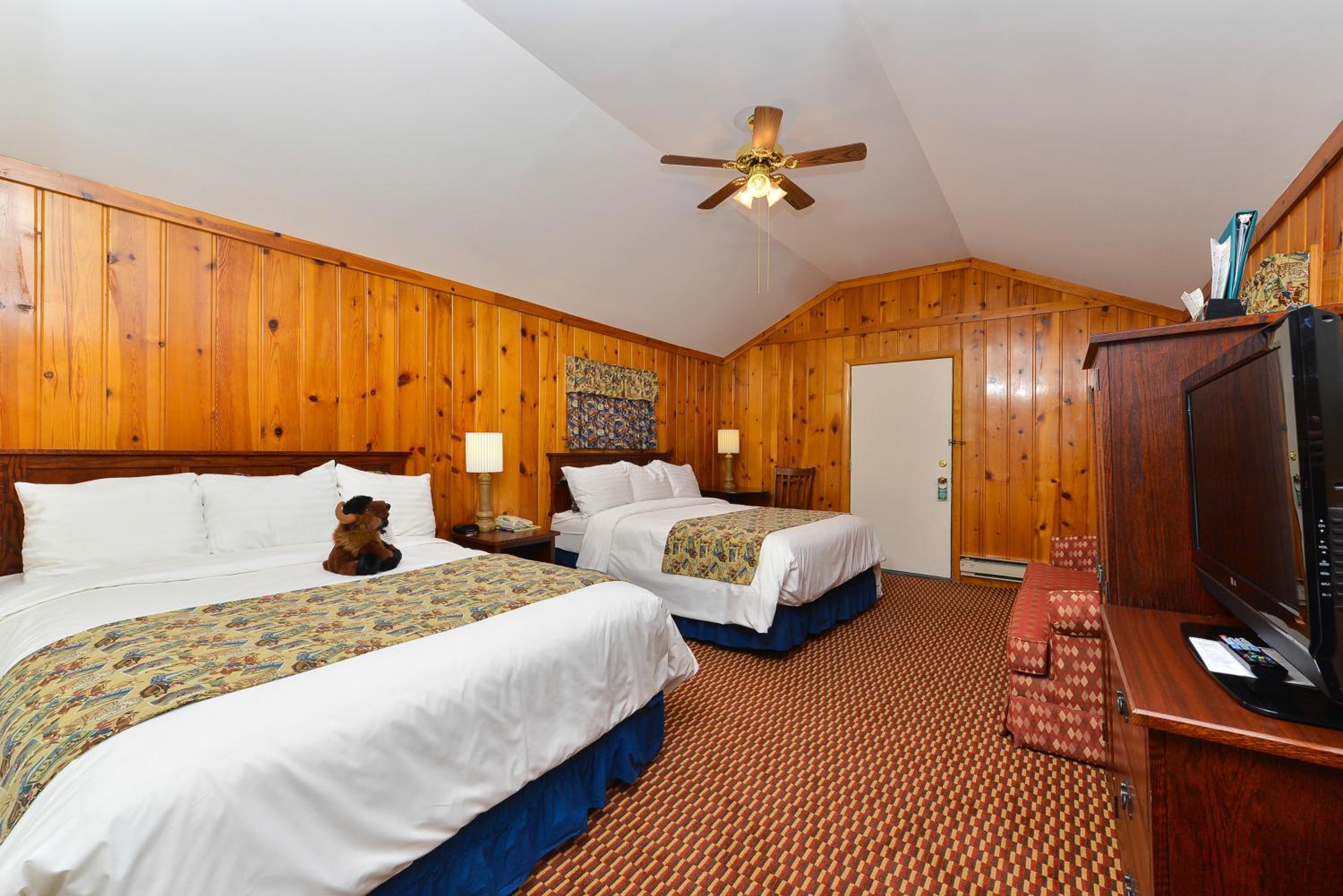 One-Bedroom Cabin - Photo 1