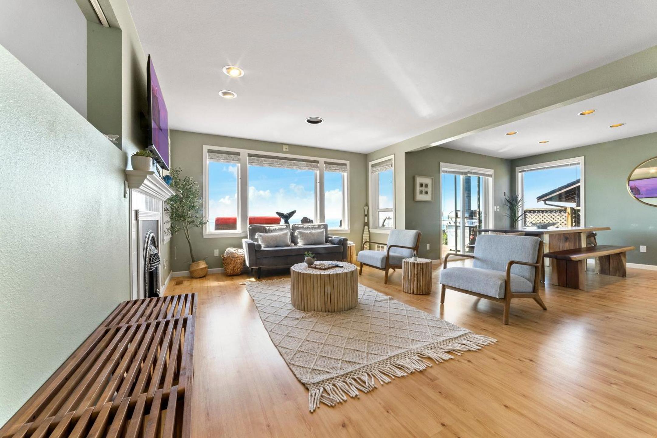 Five-Bedroom House photo 2