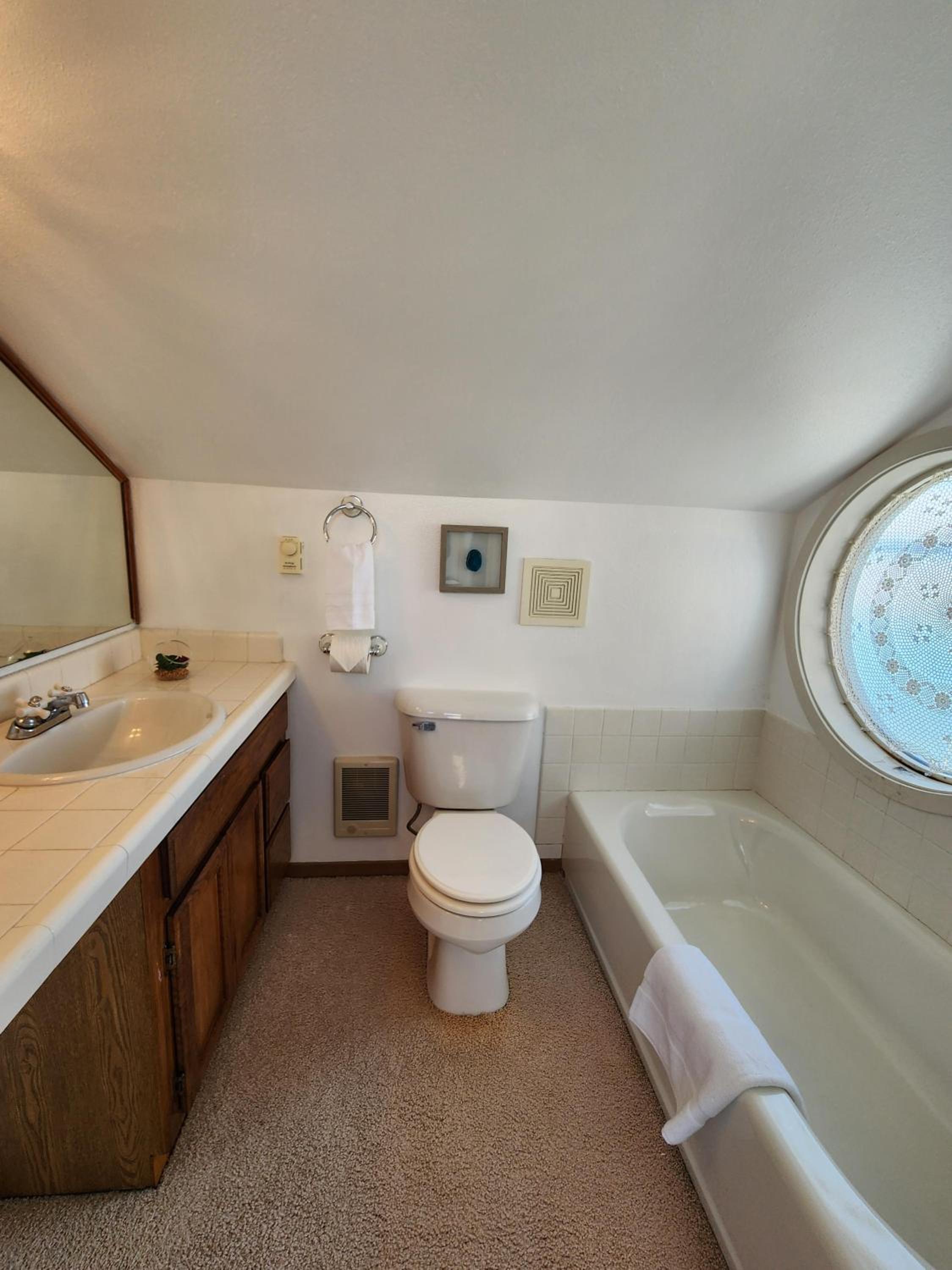 Seven-Bedroom House photo 3