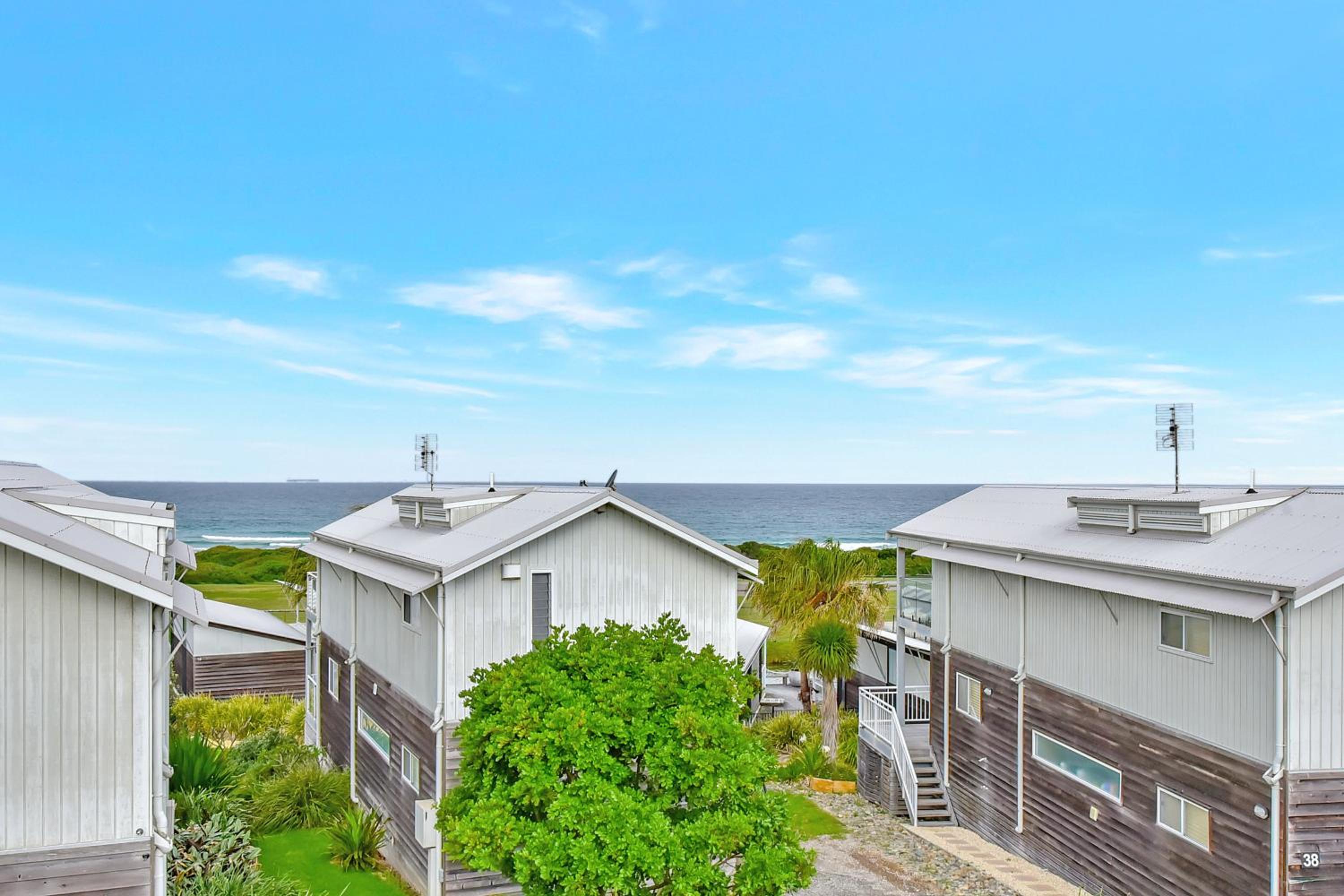 Three Bedroom Beachside 19 photo 3