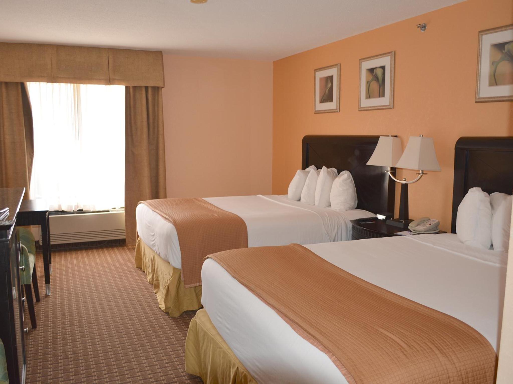 Queen Room with Two Queen Beds - Non-Smoking - Photo 1