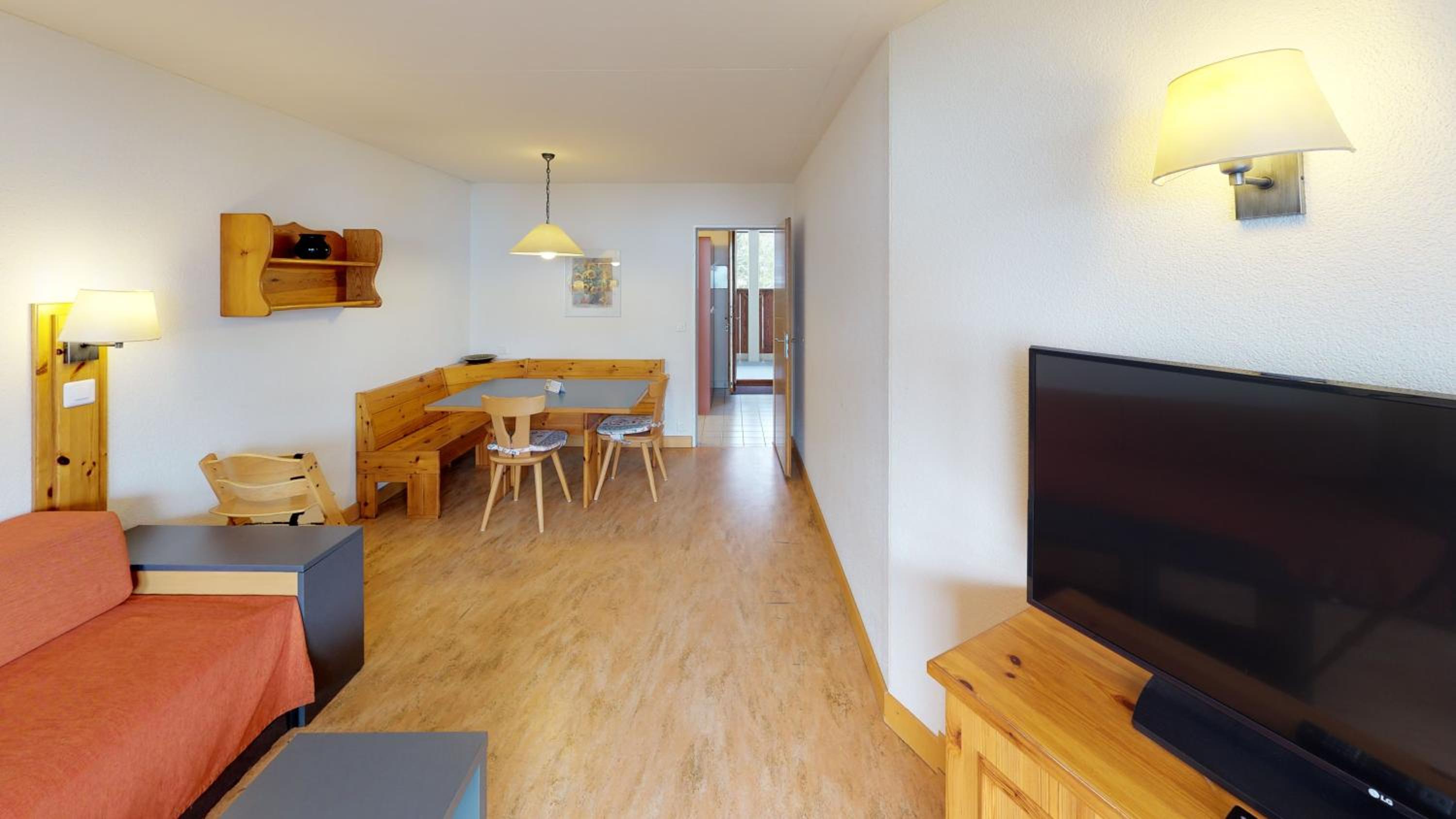 Comfort One-Bedroom Apartment photo 2
