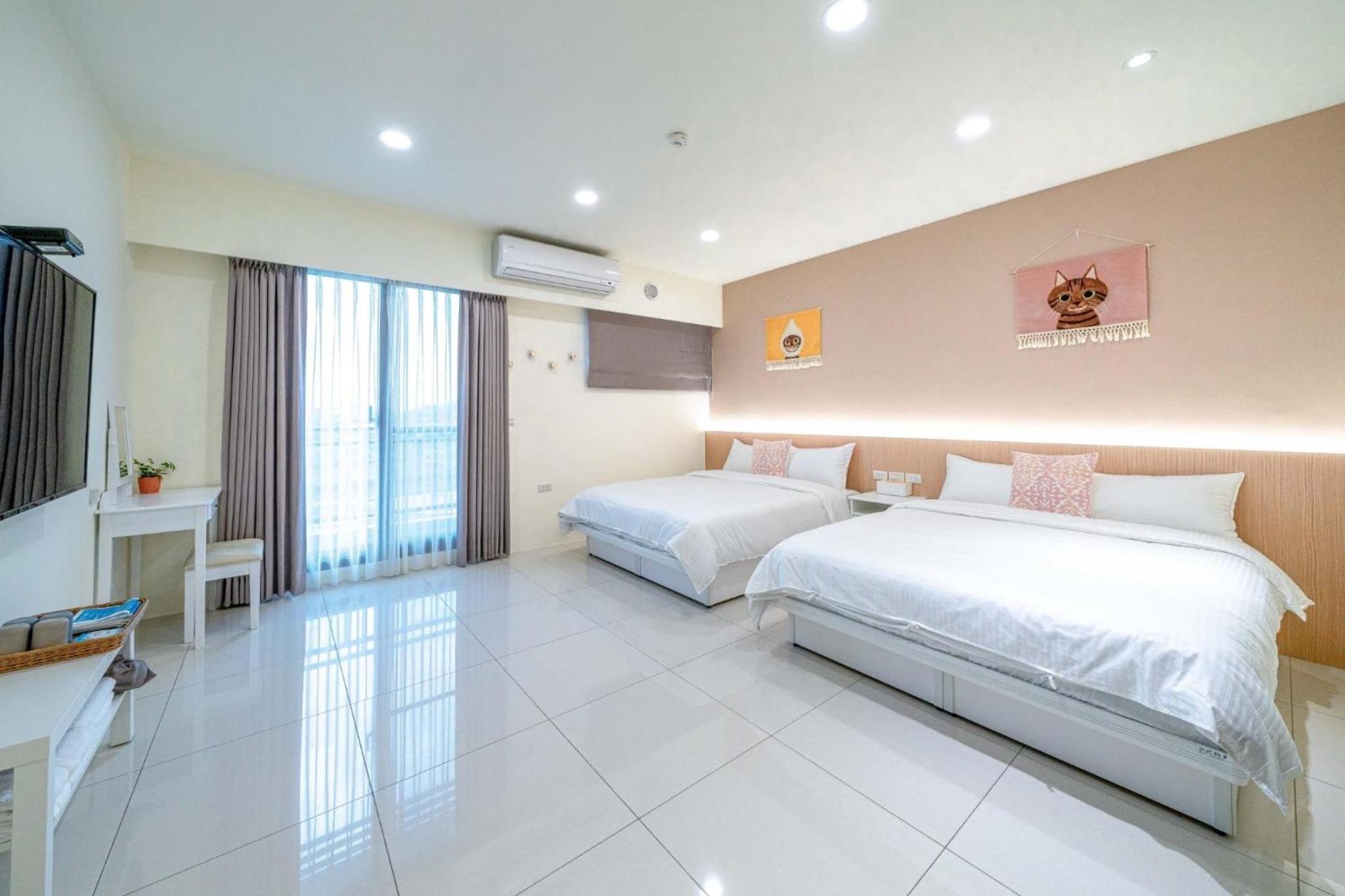 Five-Bedroom House photo 2
