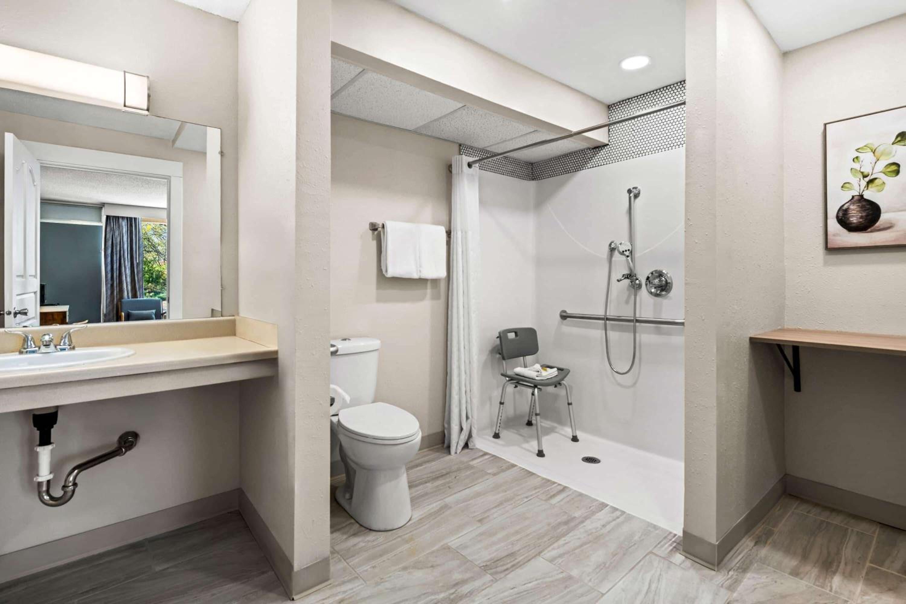 Double Room - Disability Access/Non-Smoking - Photo 4