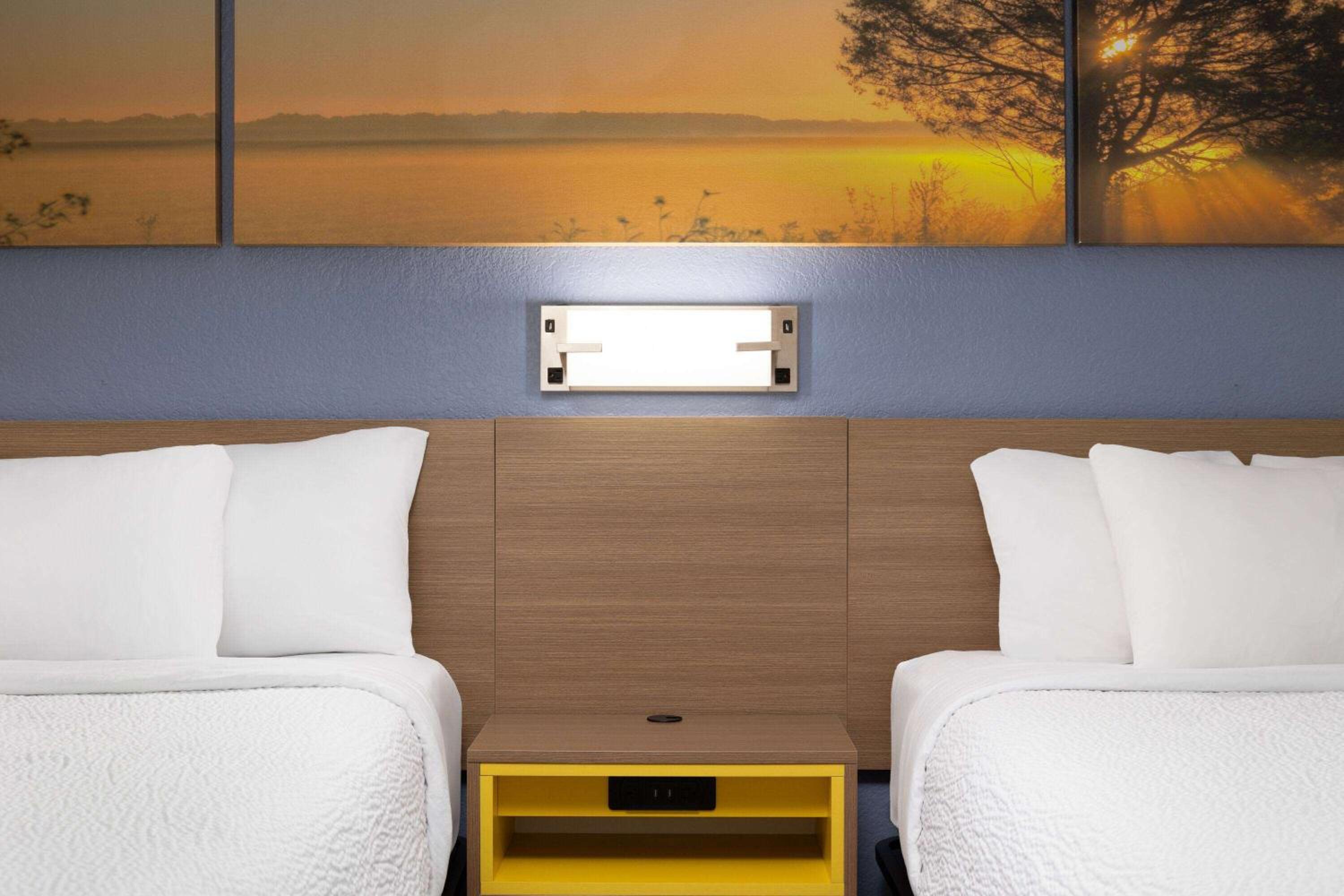 Deluxe Double Room with Two Double Beds - Disability Access - Non-Smoking - Photo 2