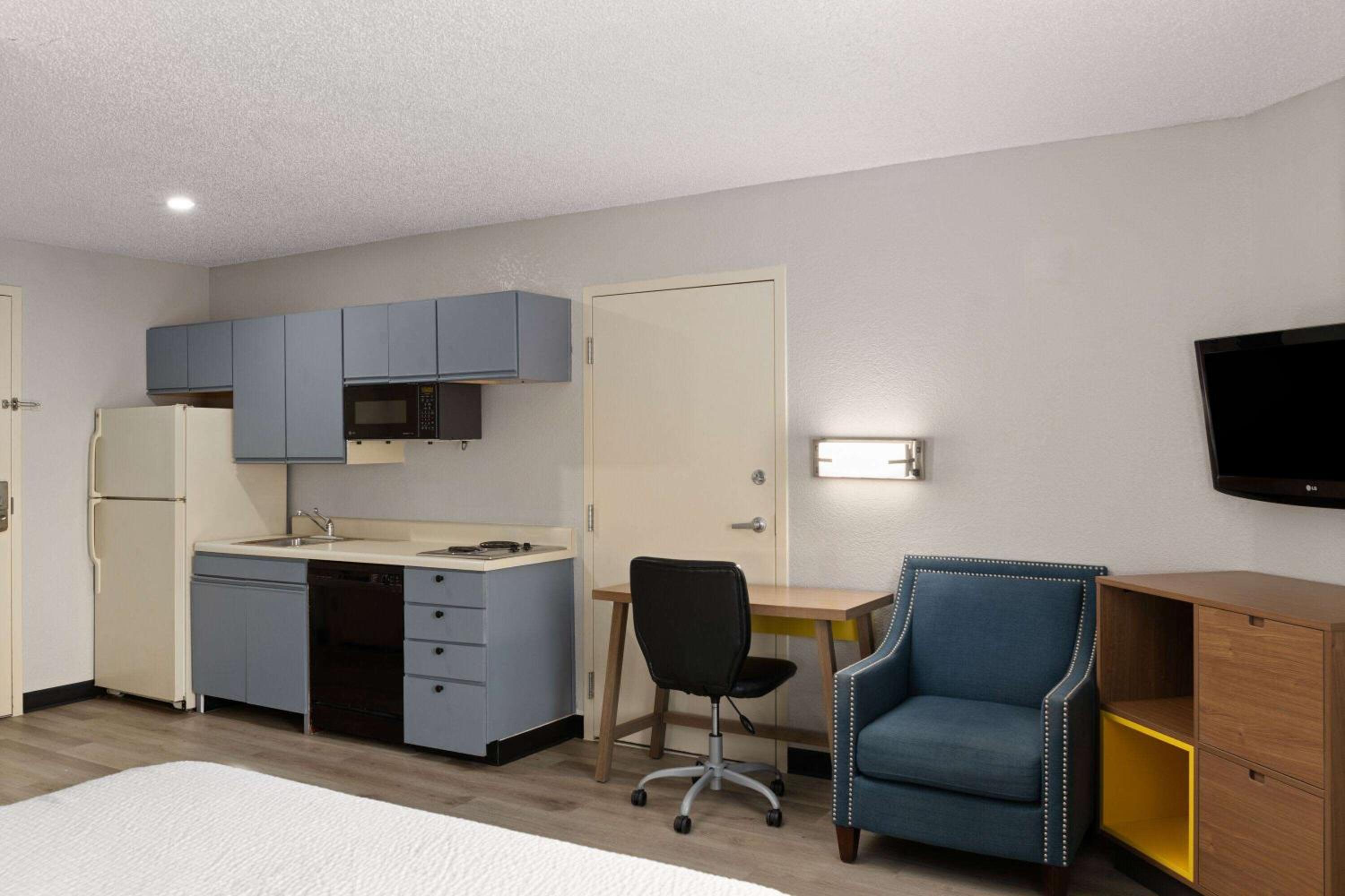 Queen Room - Disability Access - Non-Smoking - Photo 3