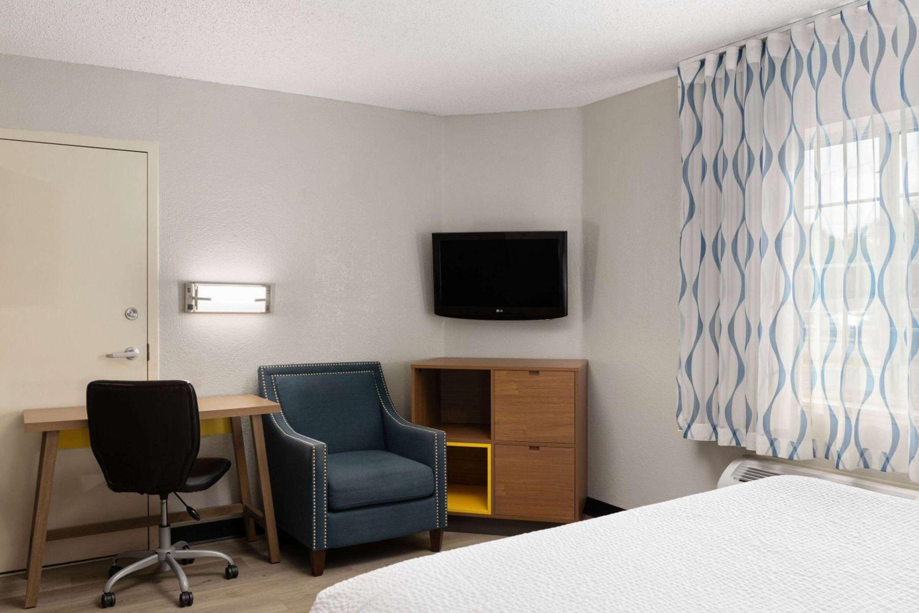 Queen Room - Disability Access - Non-Smoking - Photo 2