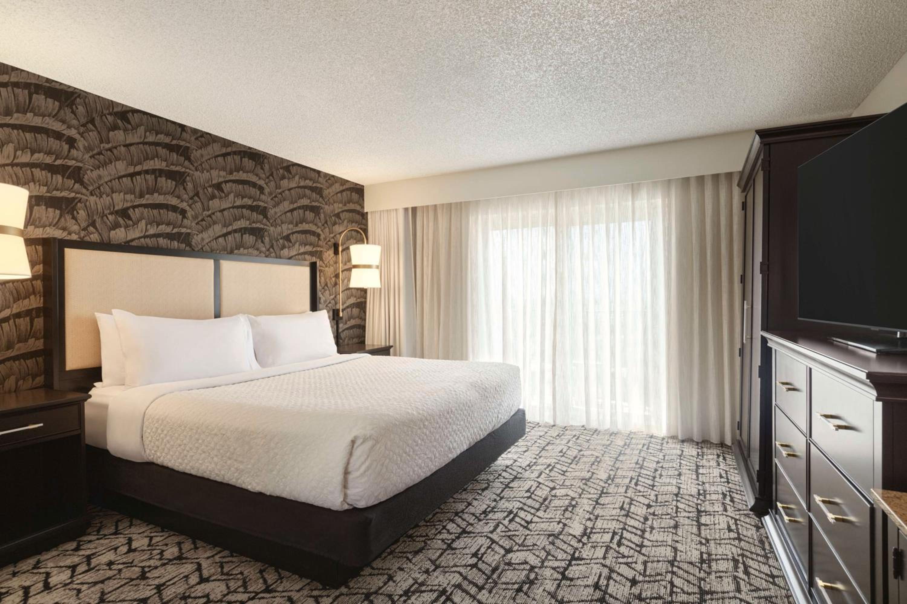Two-Room King Suite - Non-Smoking - Photo 7