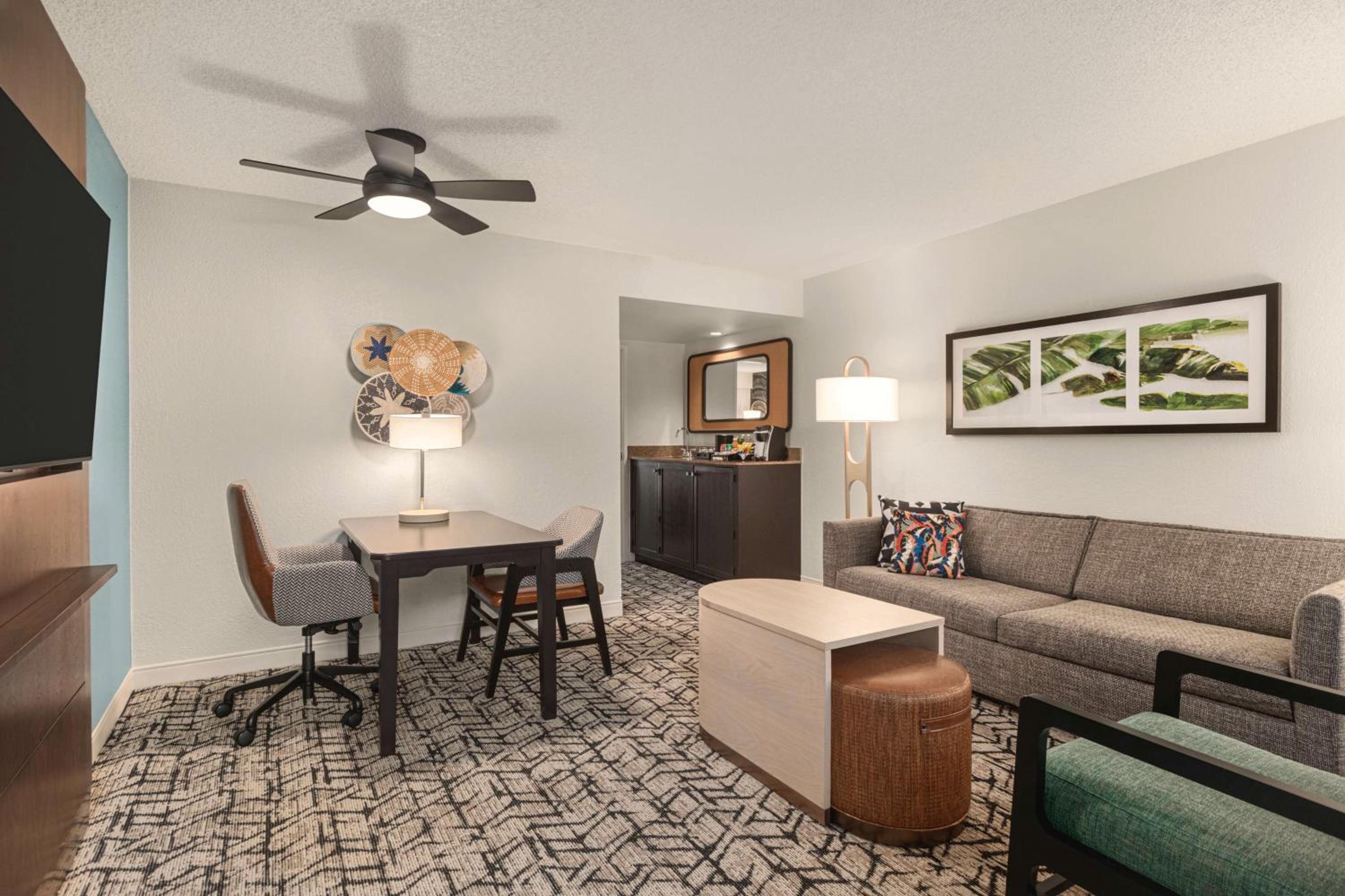 Two-Room Premium King Suite with Shower/Tub - Photo 9