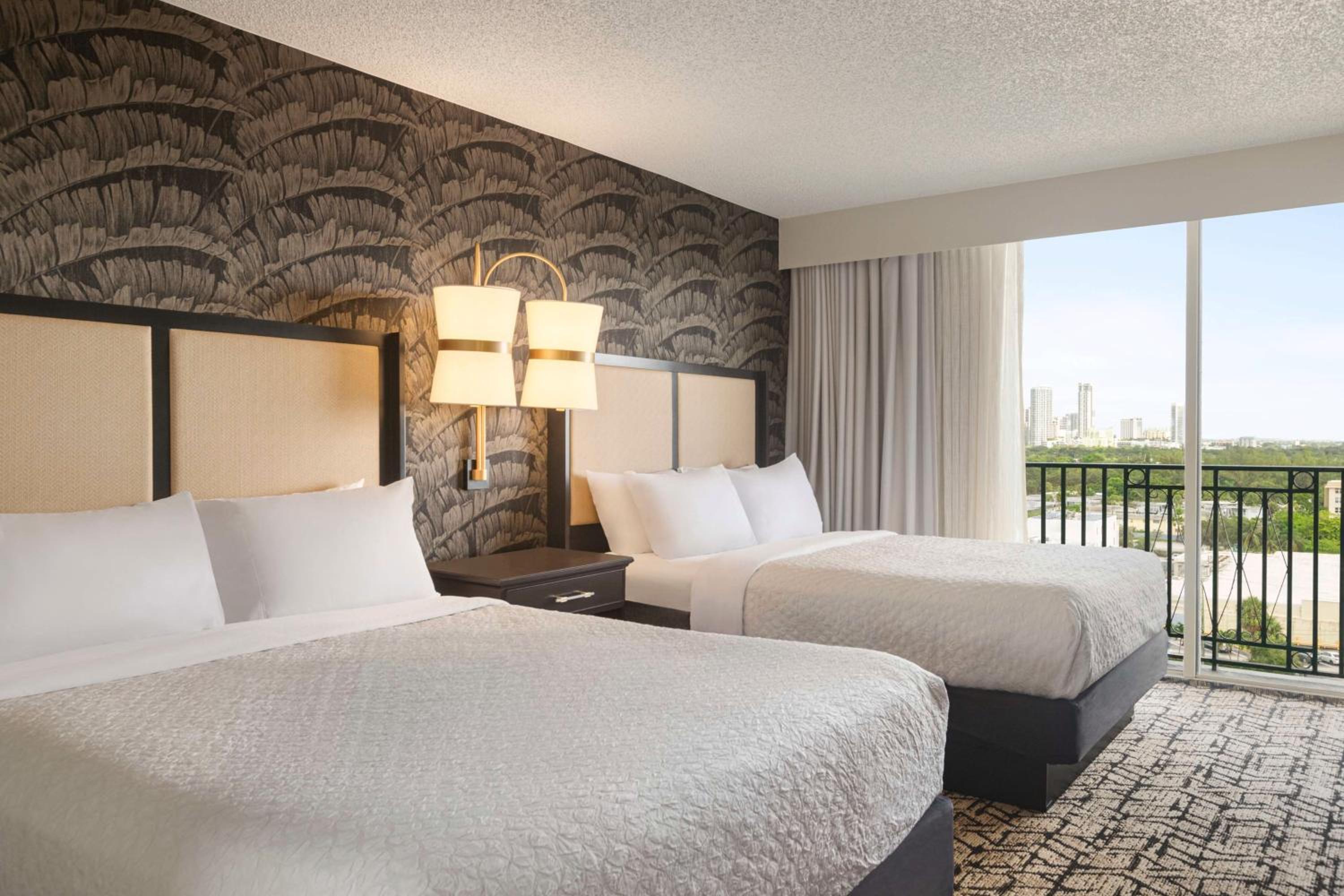 Queen Suite with Two Queen Beds - Photo 6