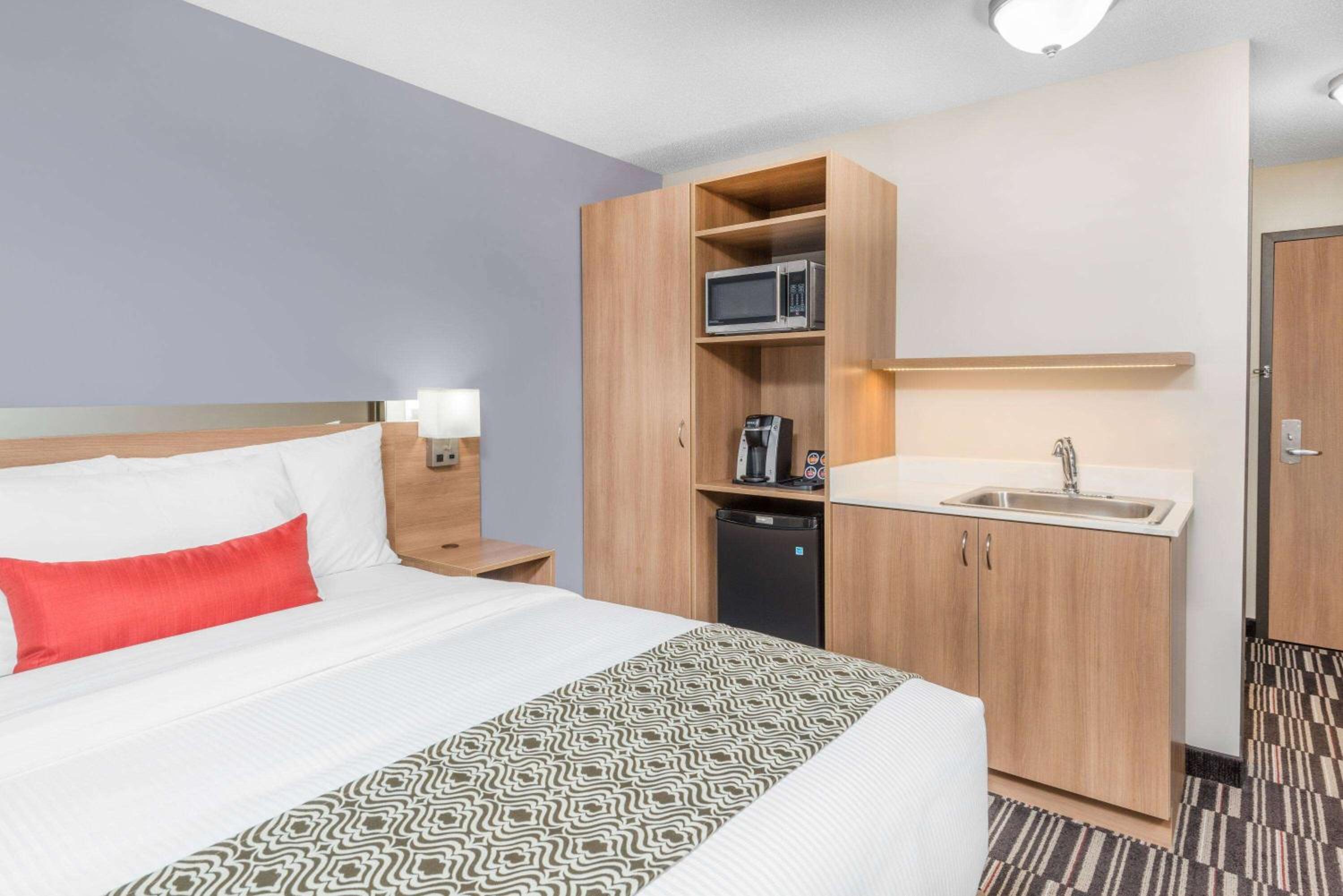 Queen Room with Two Queen Beds and Shower Only - Non-Smoking photo 2
