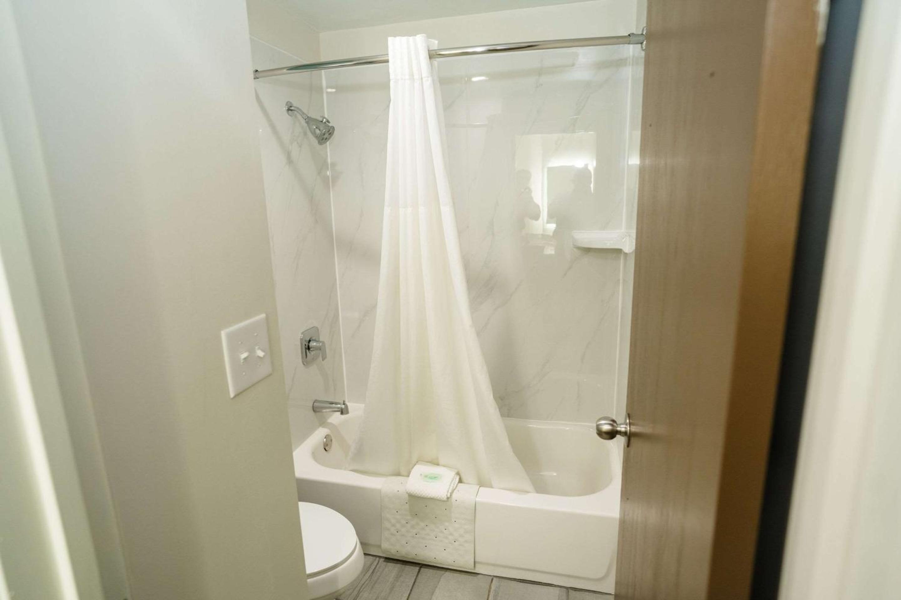 King Room - Non-Smoking - Photo 12