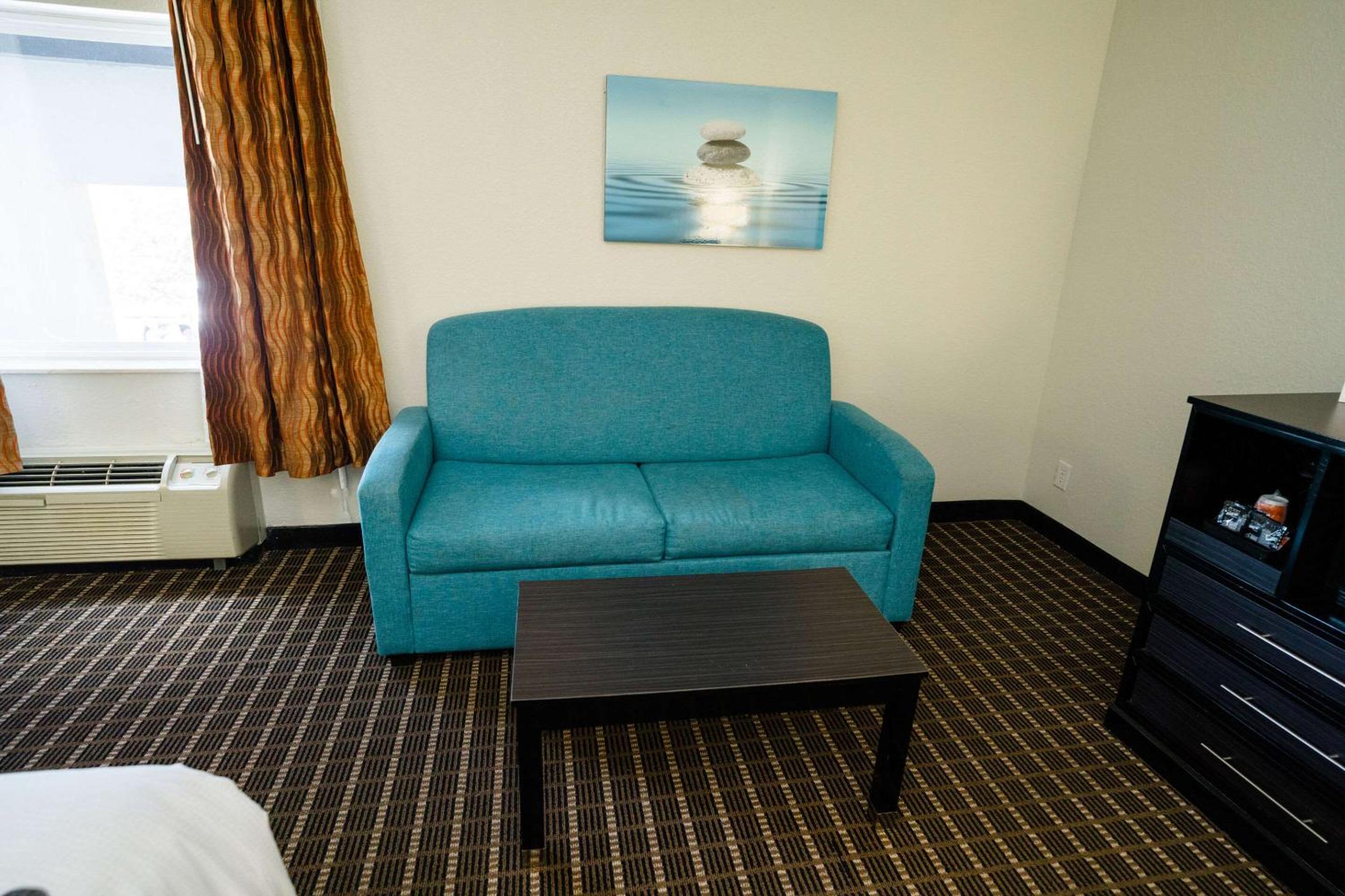 King Suite - Non-Smoking - Photo 12