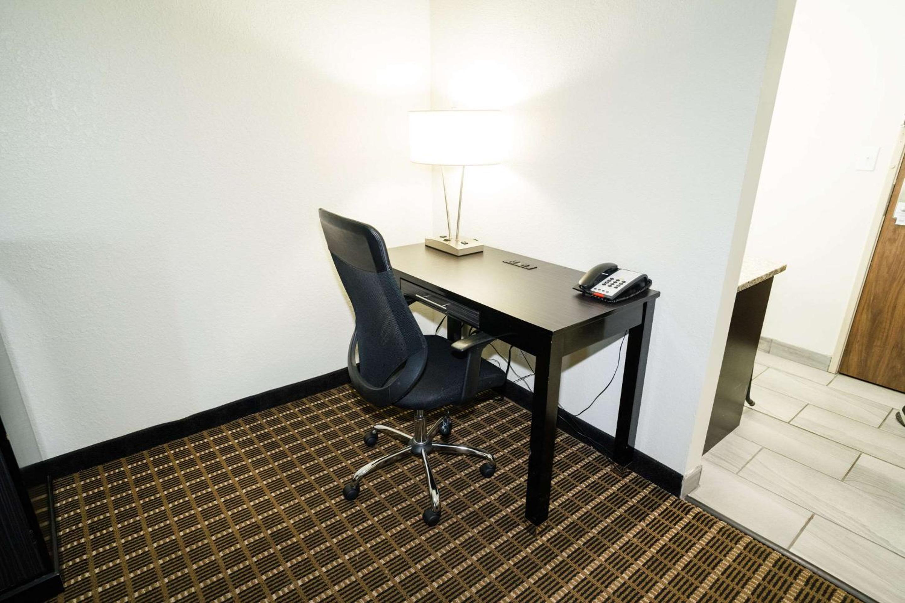 King Suite - Non-Smoking - Photo 15