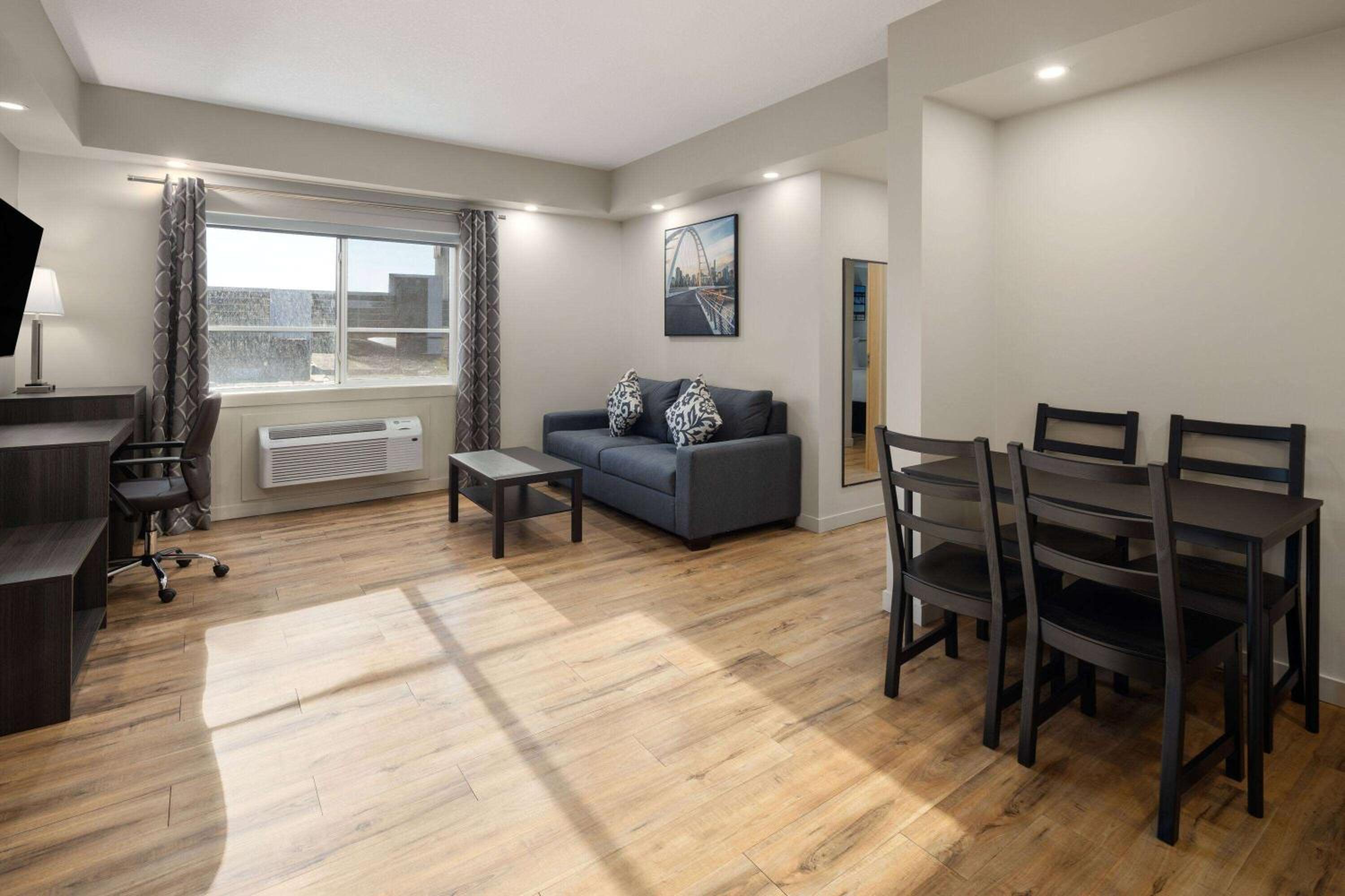 Two-Bedroom Suite with Two Queen Beds - Non-Smoking photo 1