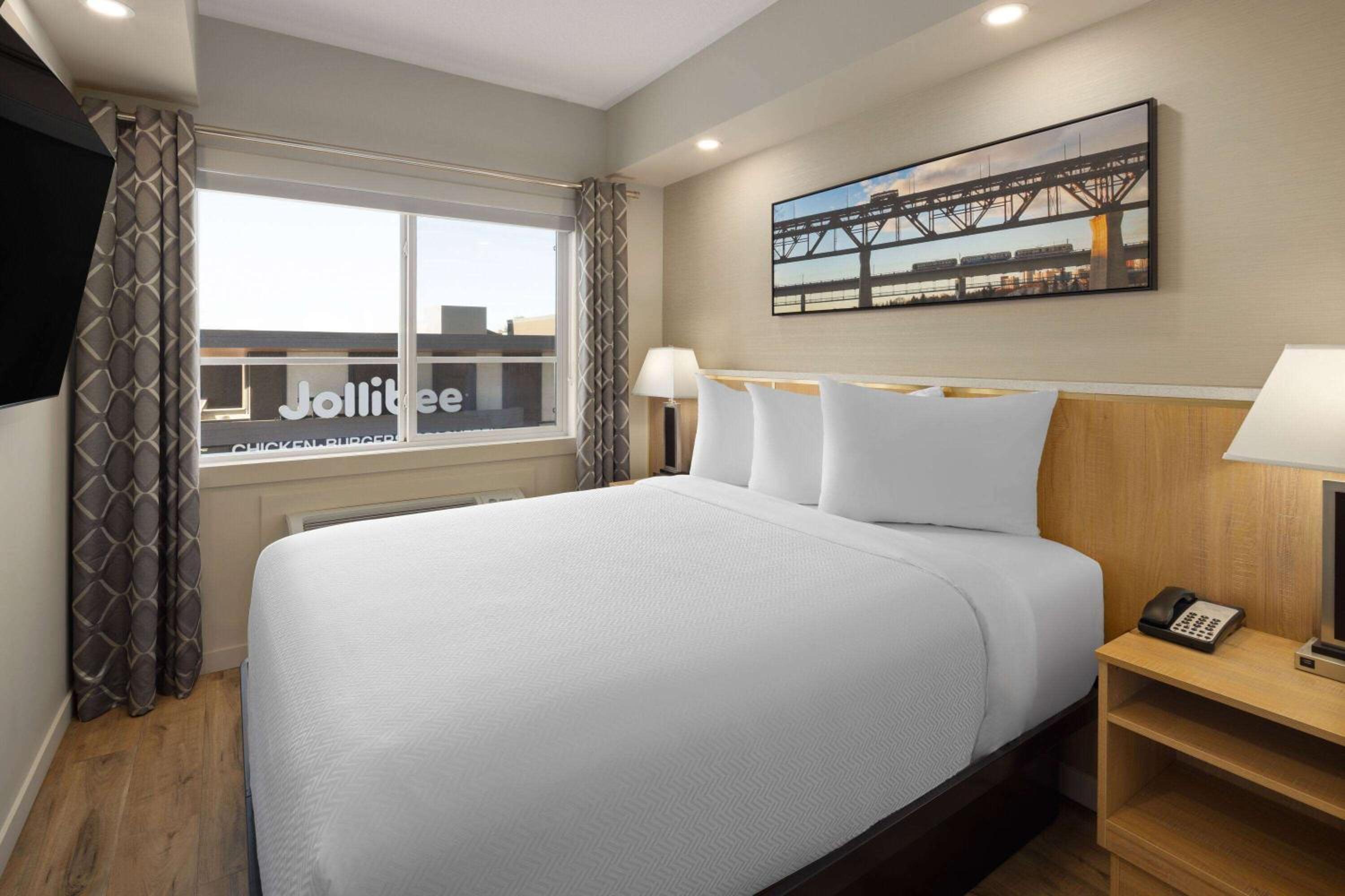 Two-Bedroom Suite with Two Queen Beds - Non-Smoking