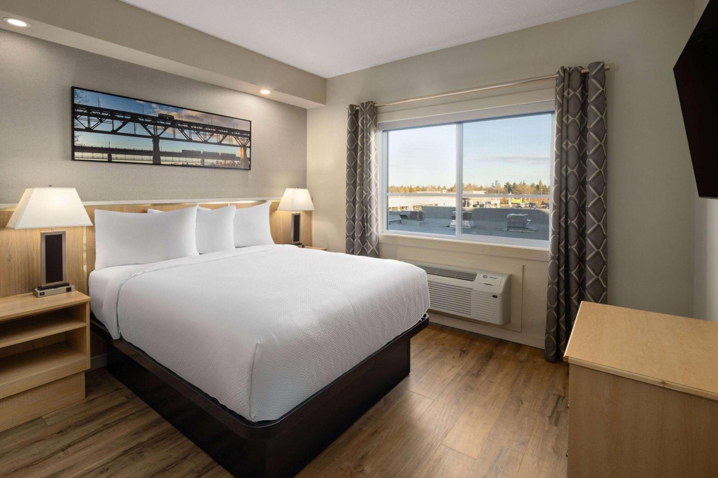 Two-Bedroom Suite with King and Queen Bed - Non-Smoking photo 2
