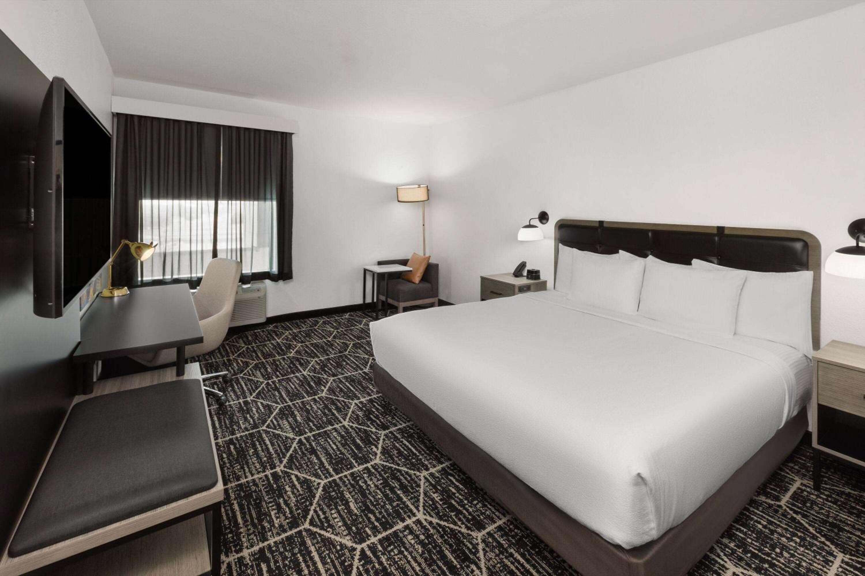 King Room - Non-Smoking - Photo 1