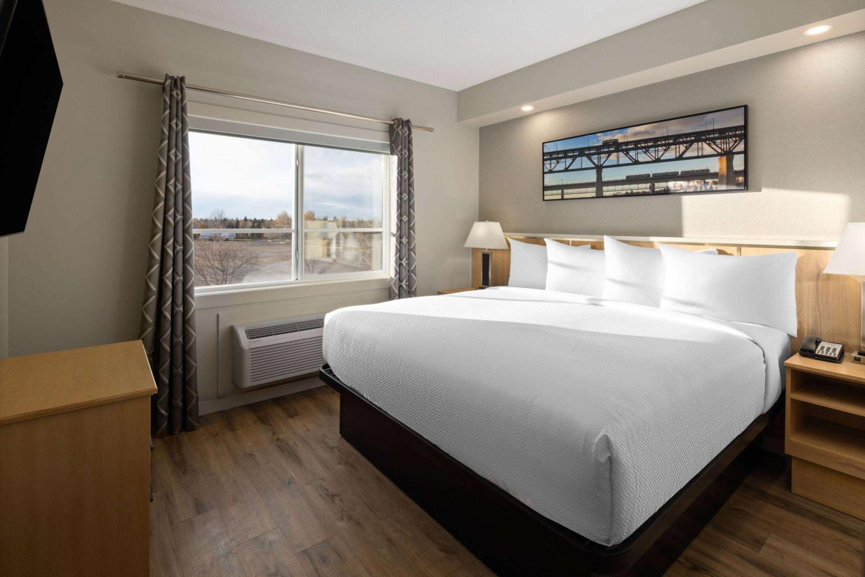 Two-Bedroom Suite with Two King Beds - Non-Smoking photo 2