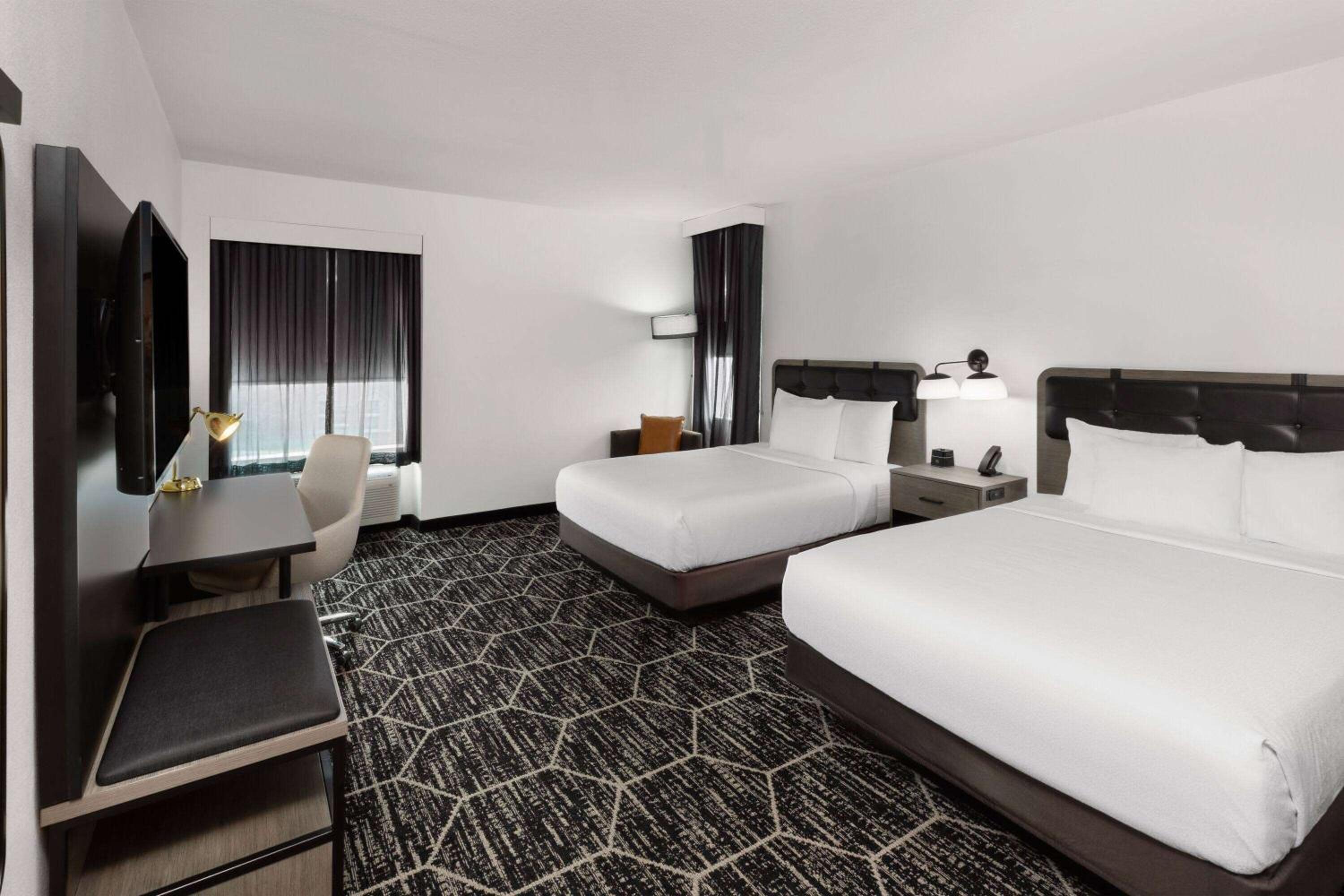 Queen Room with Two Queen Beds - Non-Smoking - Photo 1