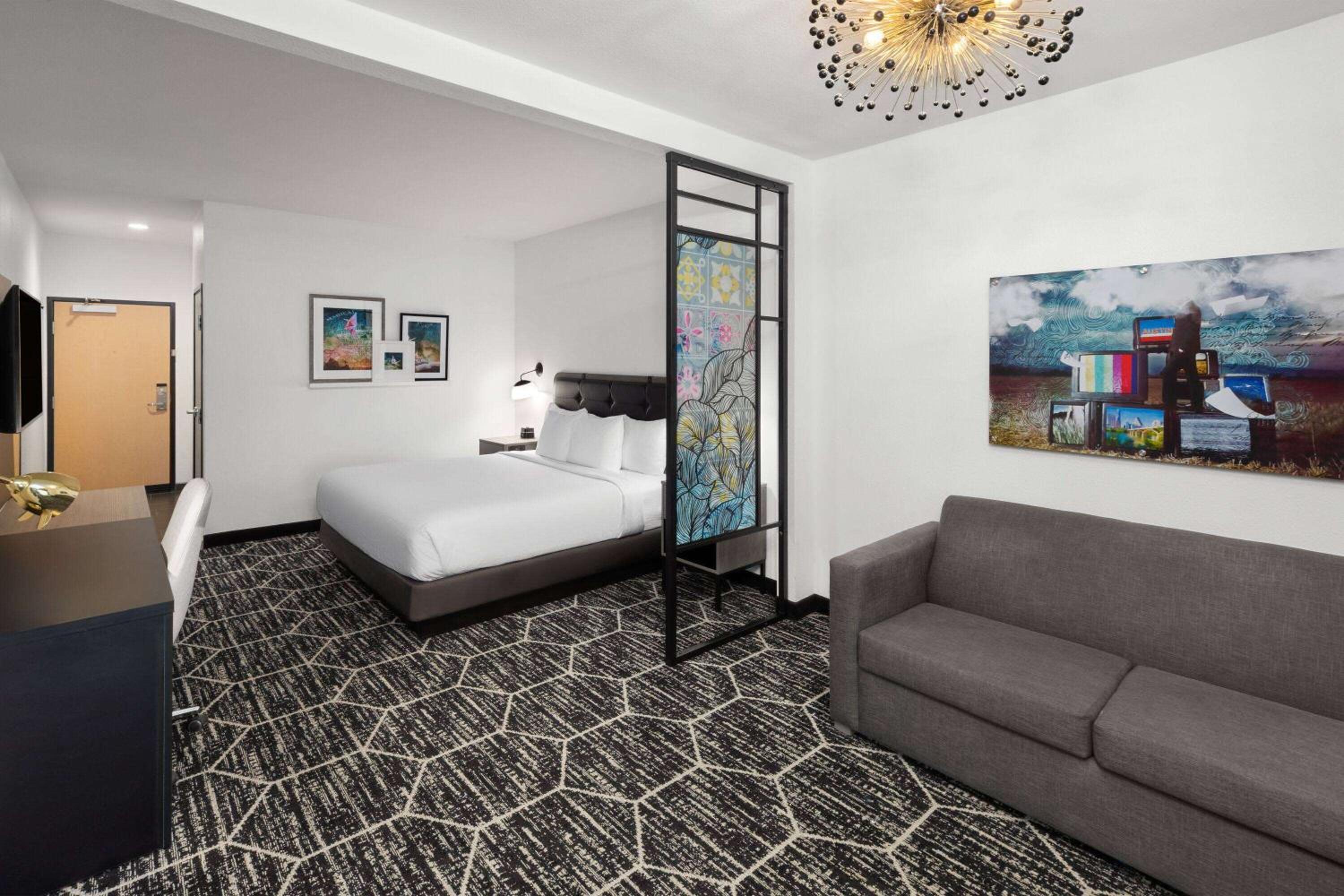 King Suite - Non-Smoking - Photo 1