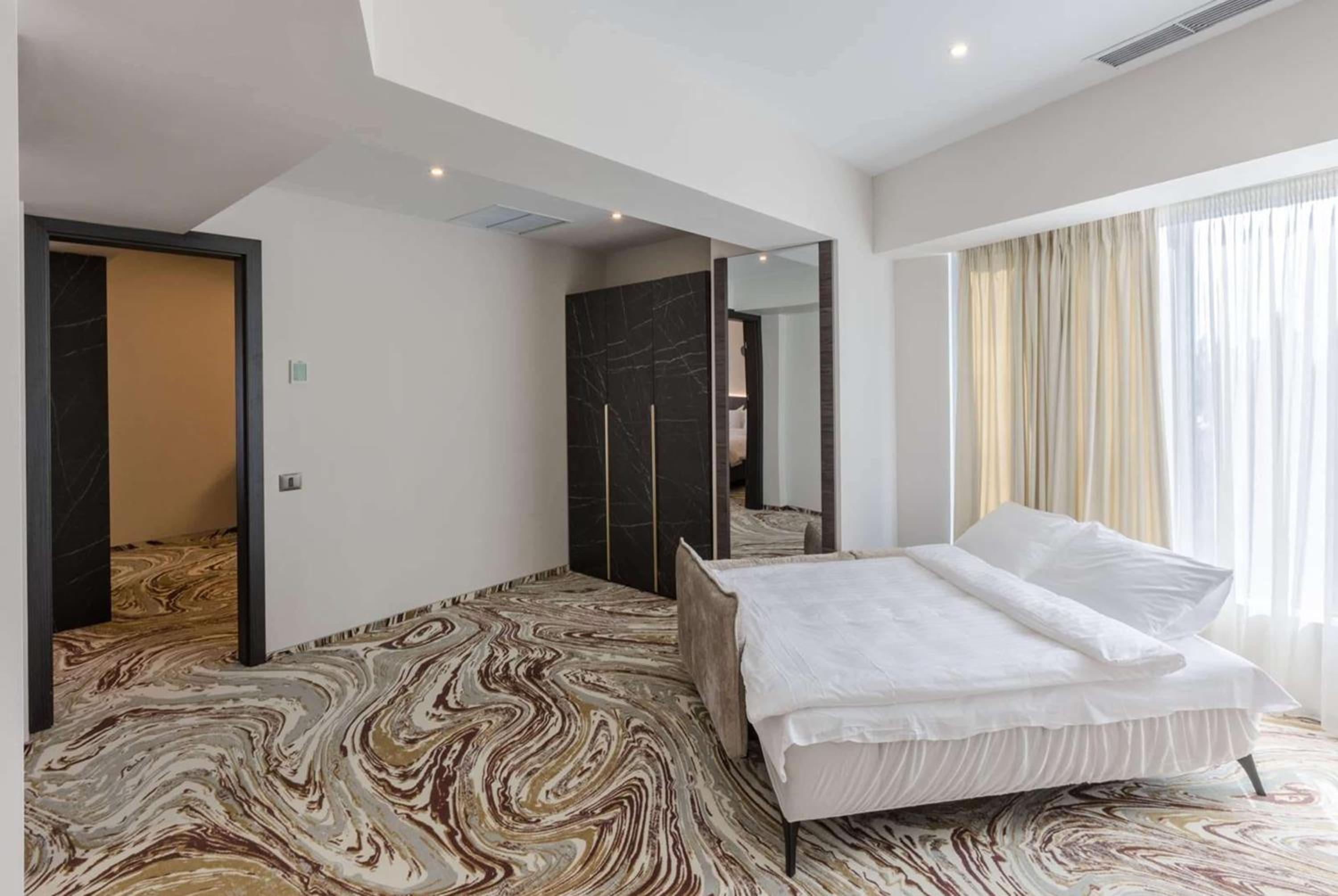 One-Bedroom Apartment - Photo 1