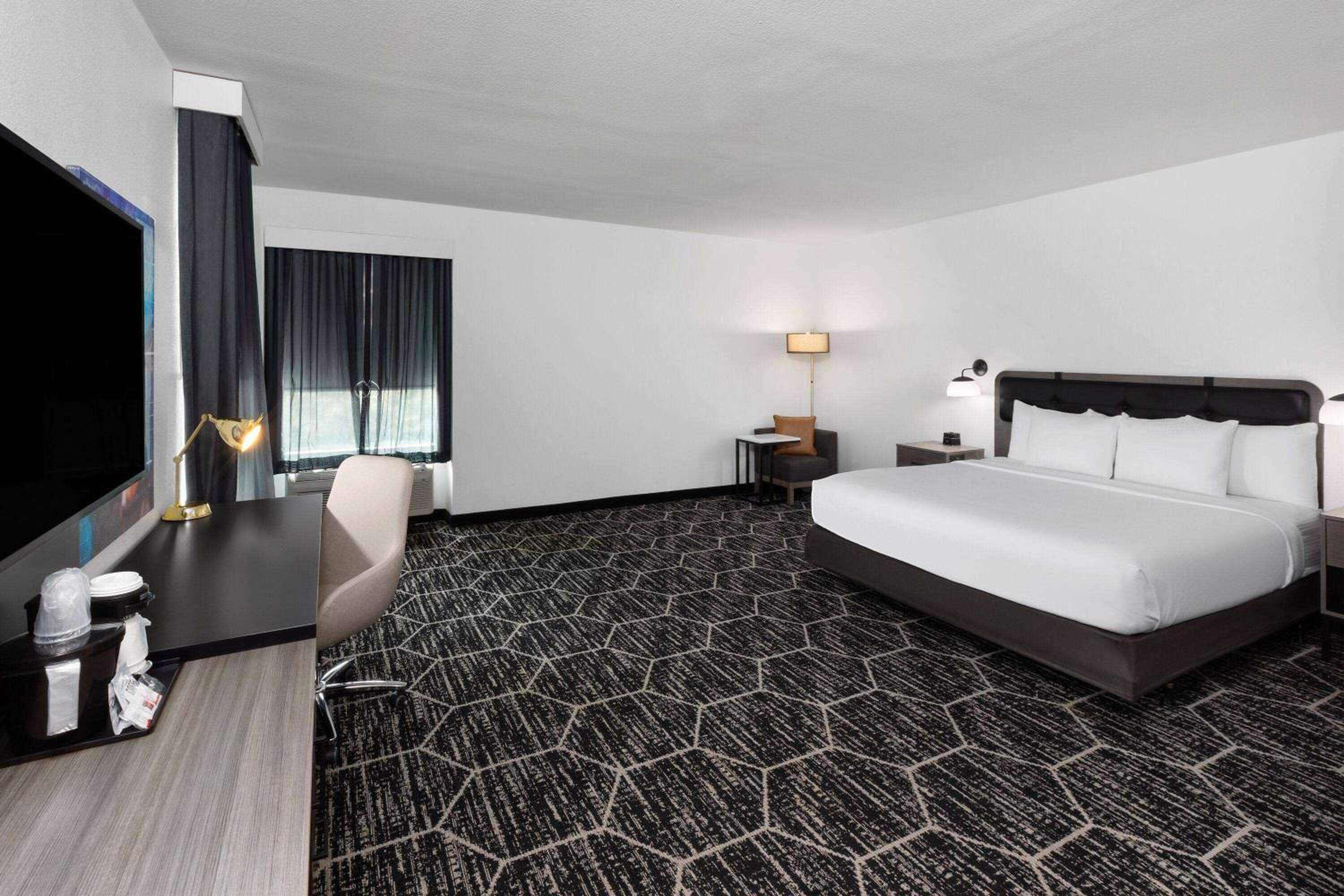 King Suite - Mobility Access/Non-Smoking