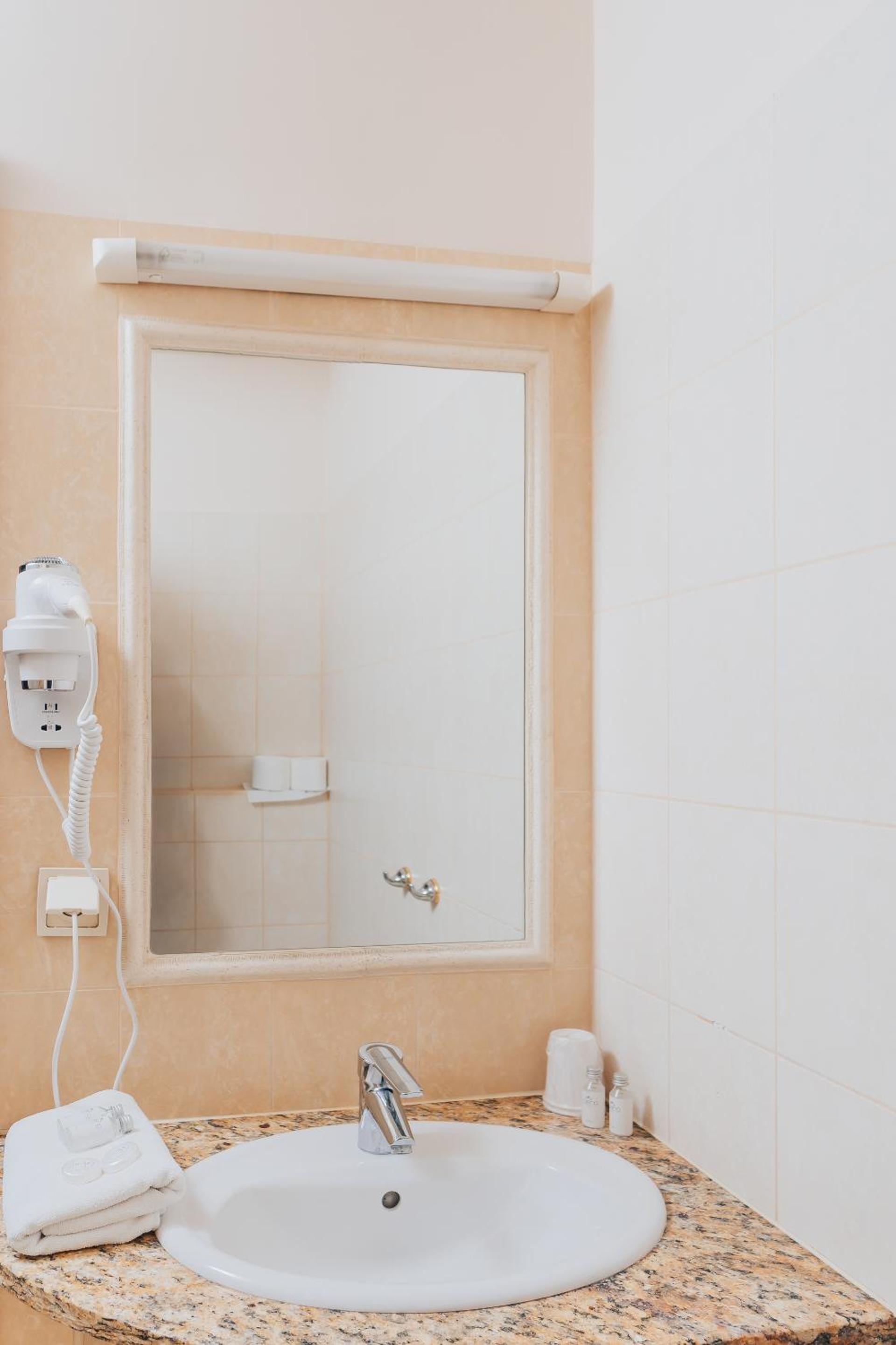 Double Room - Disability Access photo 1