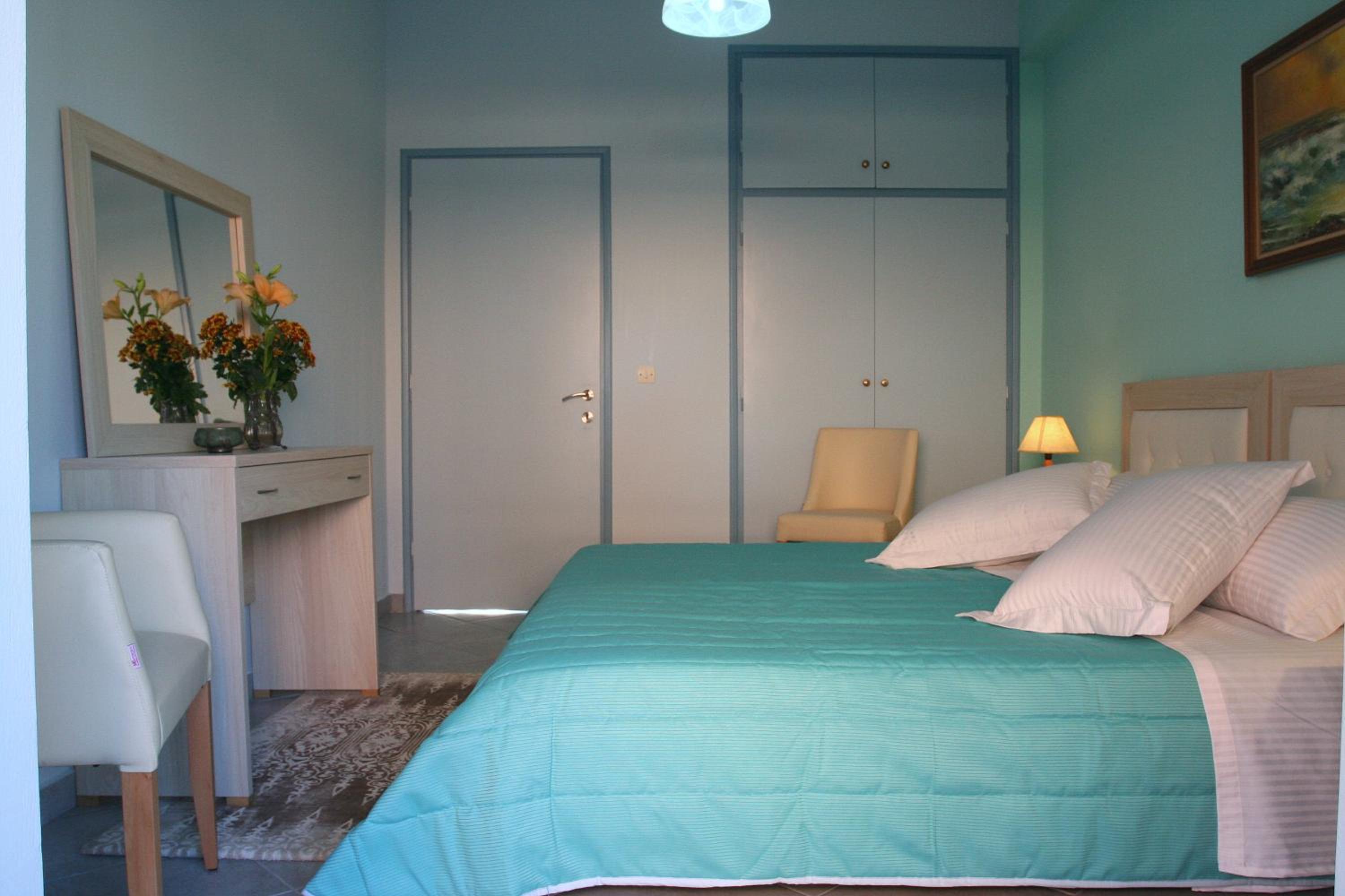 Deluxe One-Bedroom Apartment with Twin Beds photo 2