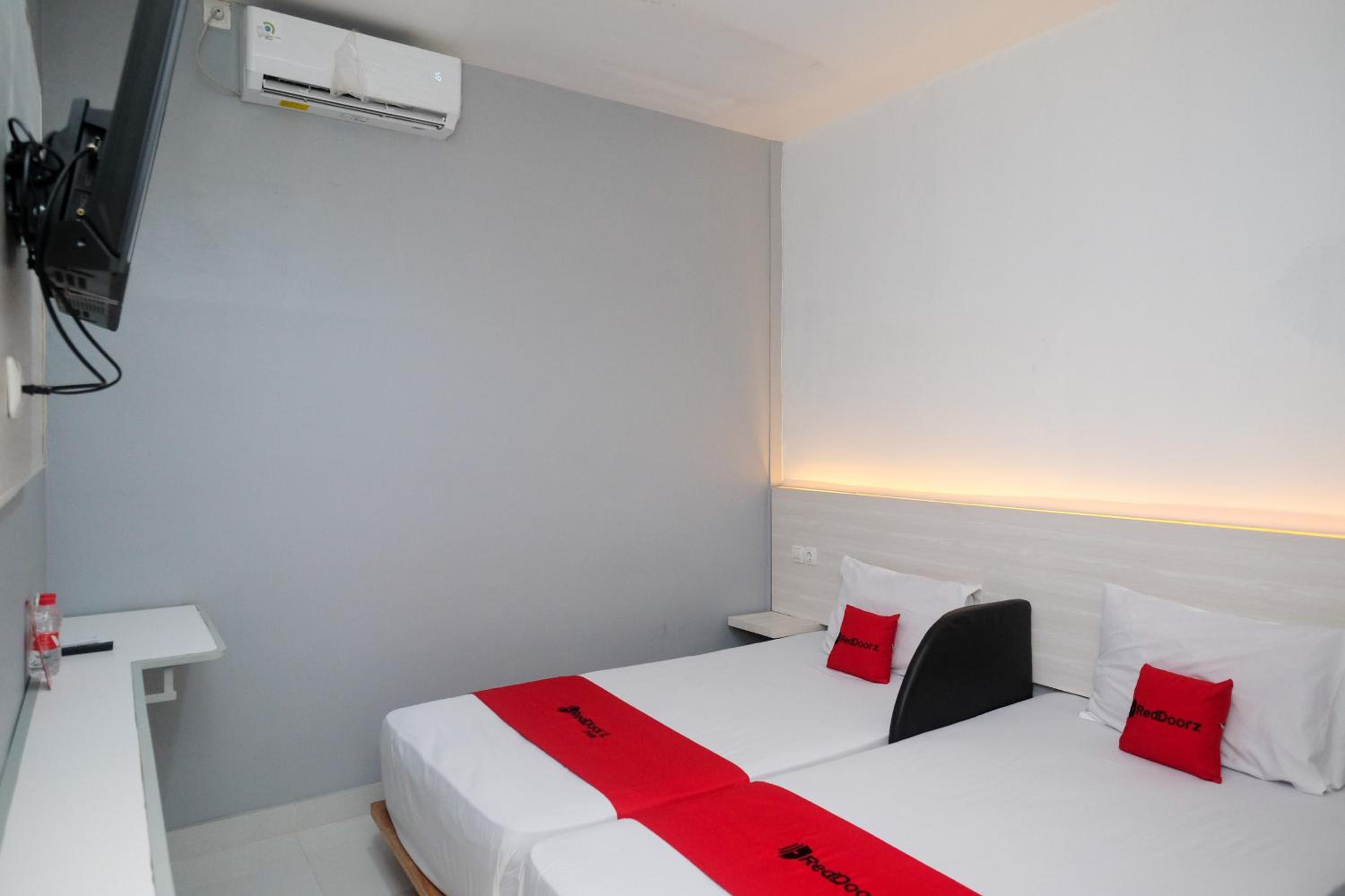 Standard Twin Room - Photo 7