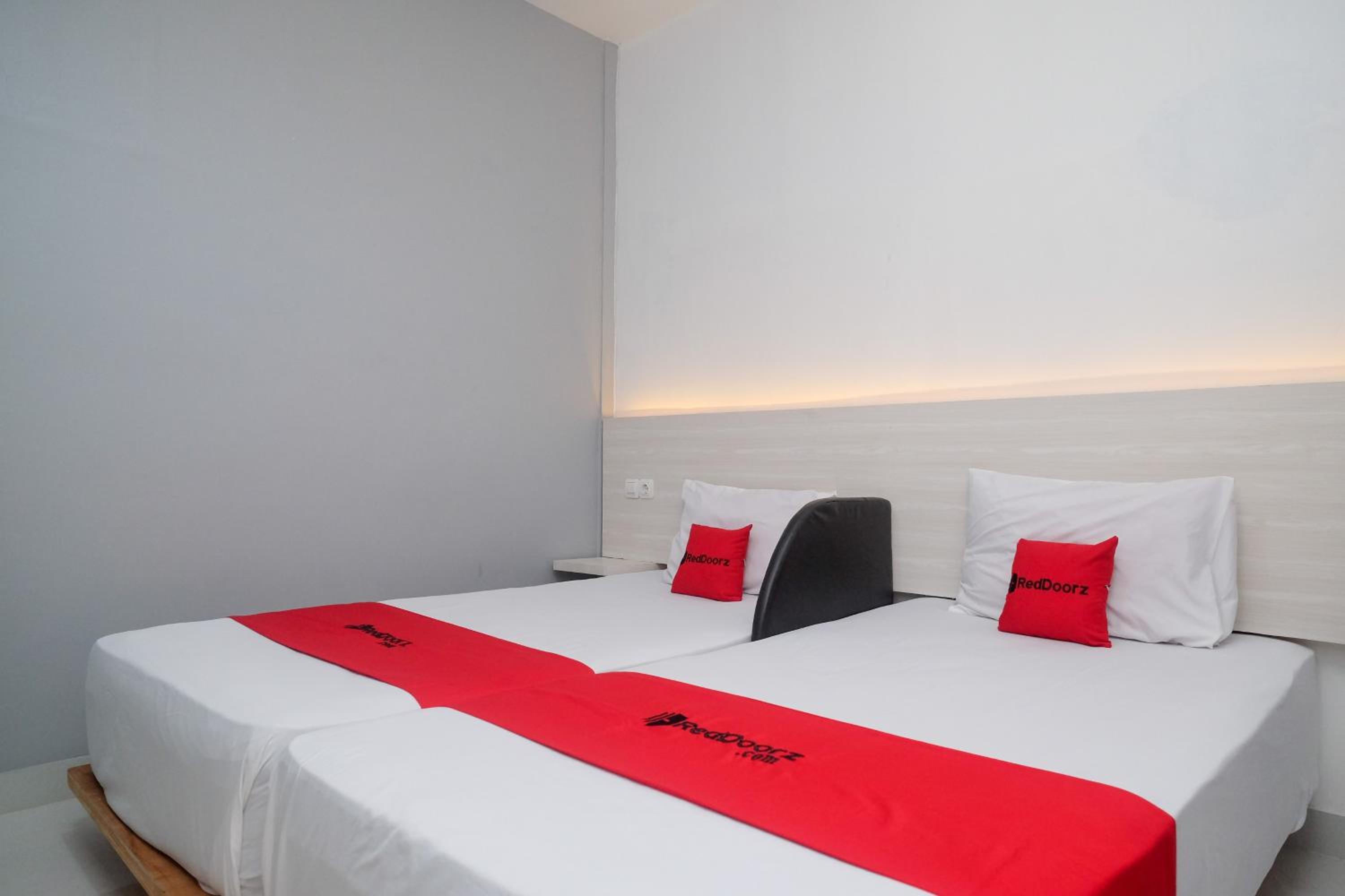 Standard Twin Room - Photo 6