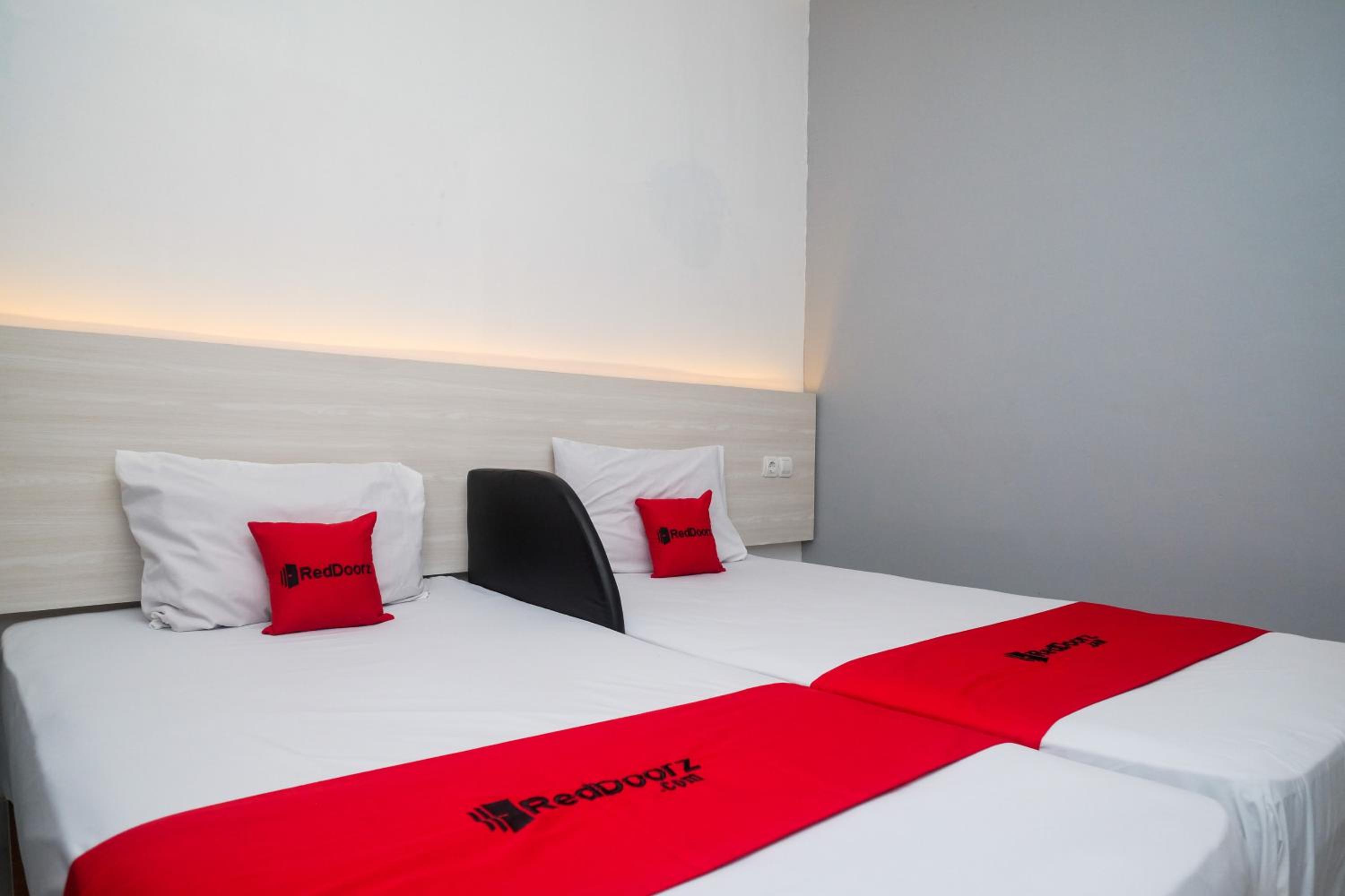 Standard Twin Room - Photo 5