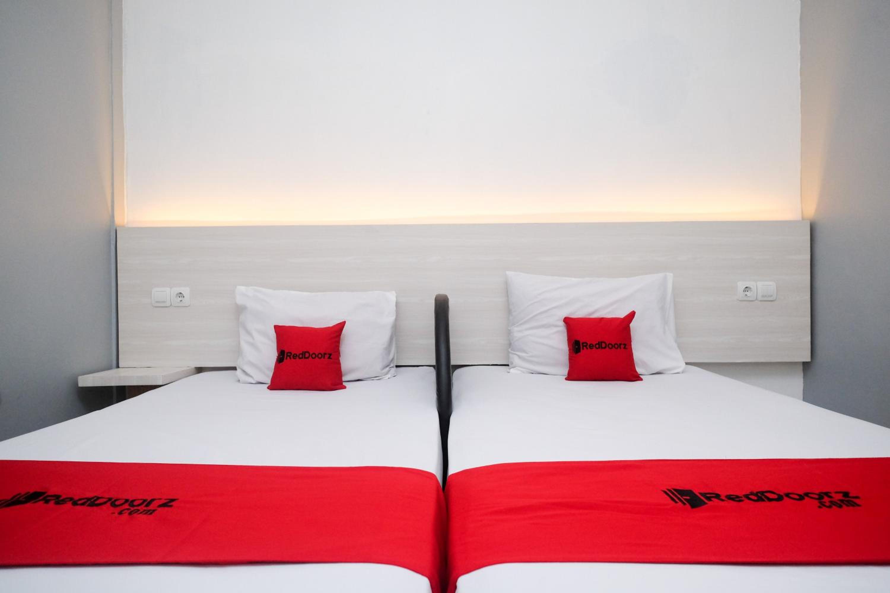Standard Twin Room - Photo 1