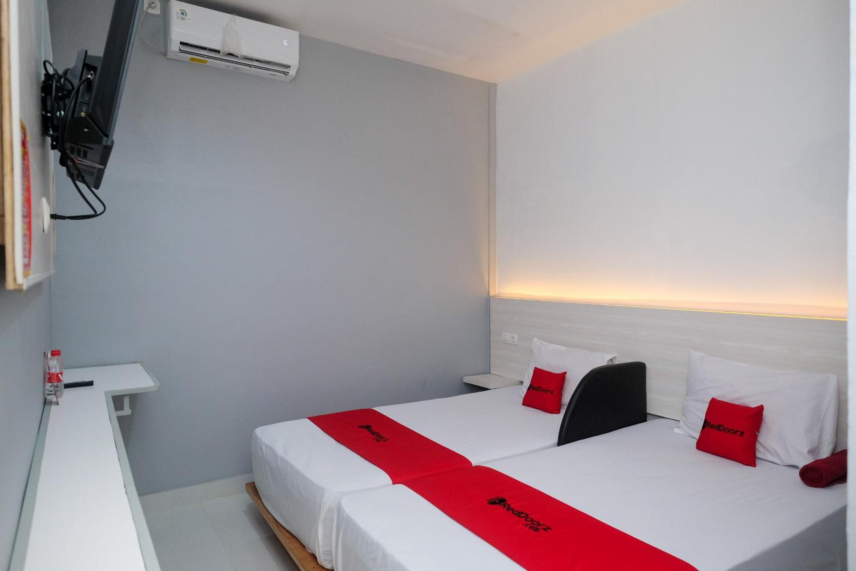 Standard Twin Room - Photo 4