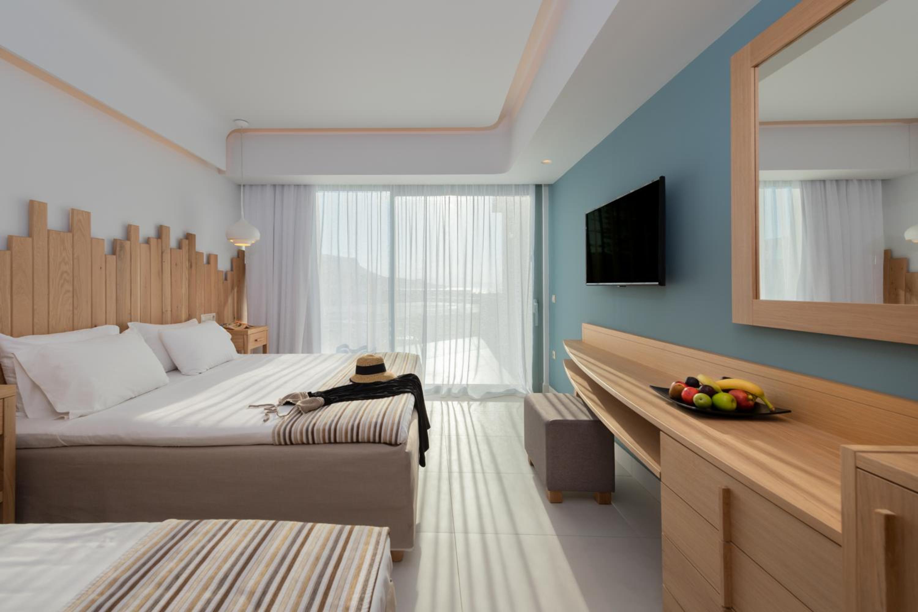 Family Room with Sea View ( up to 5 pax)