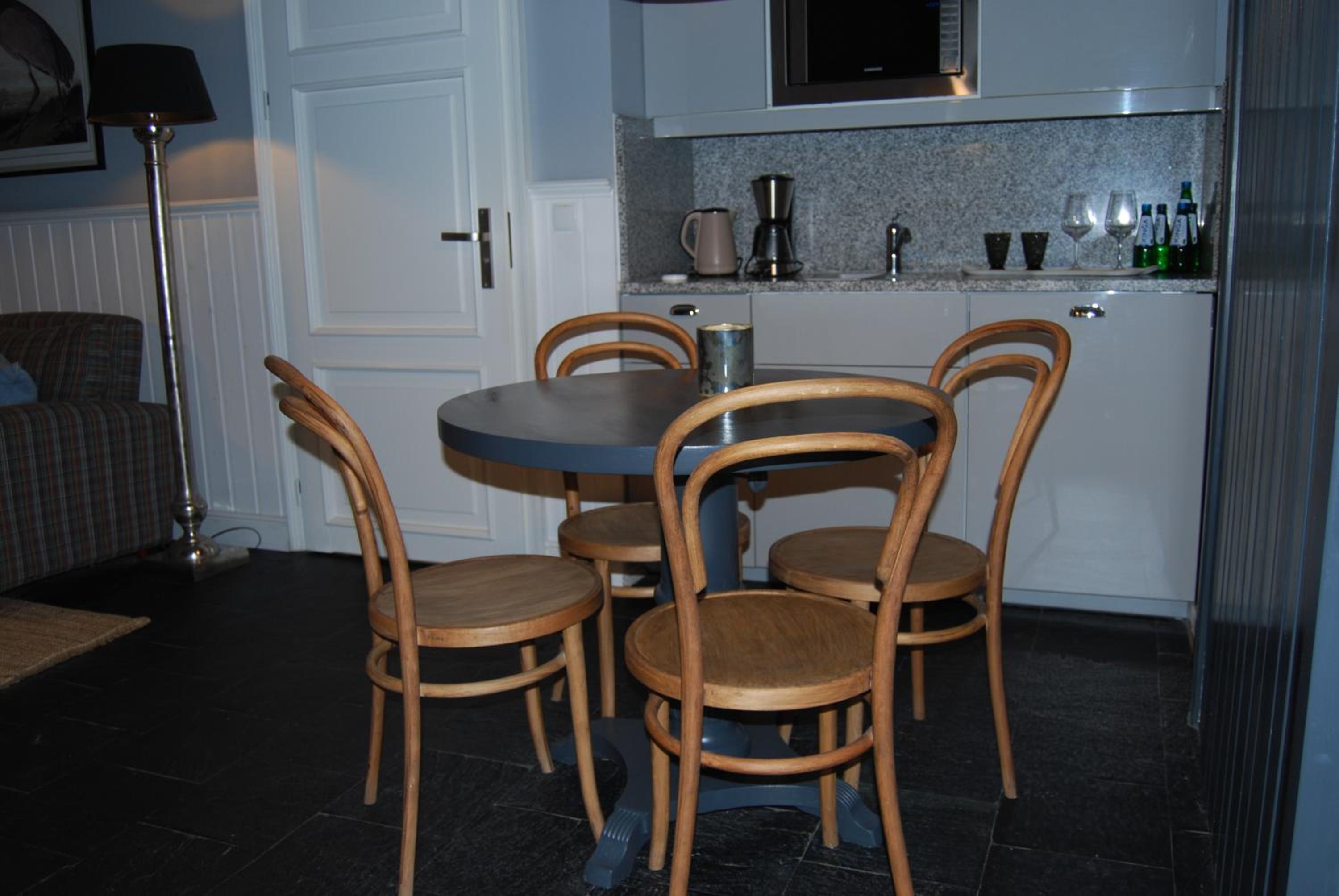 Apartment with Terrace thumbnail 5