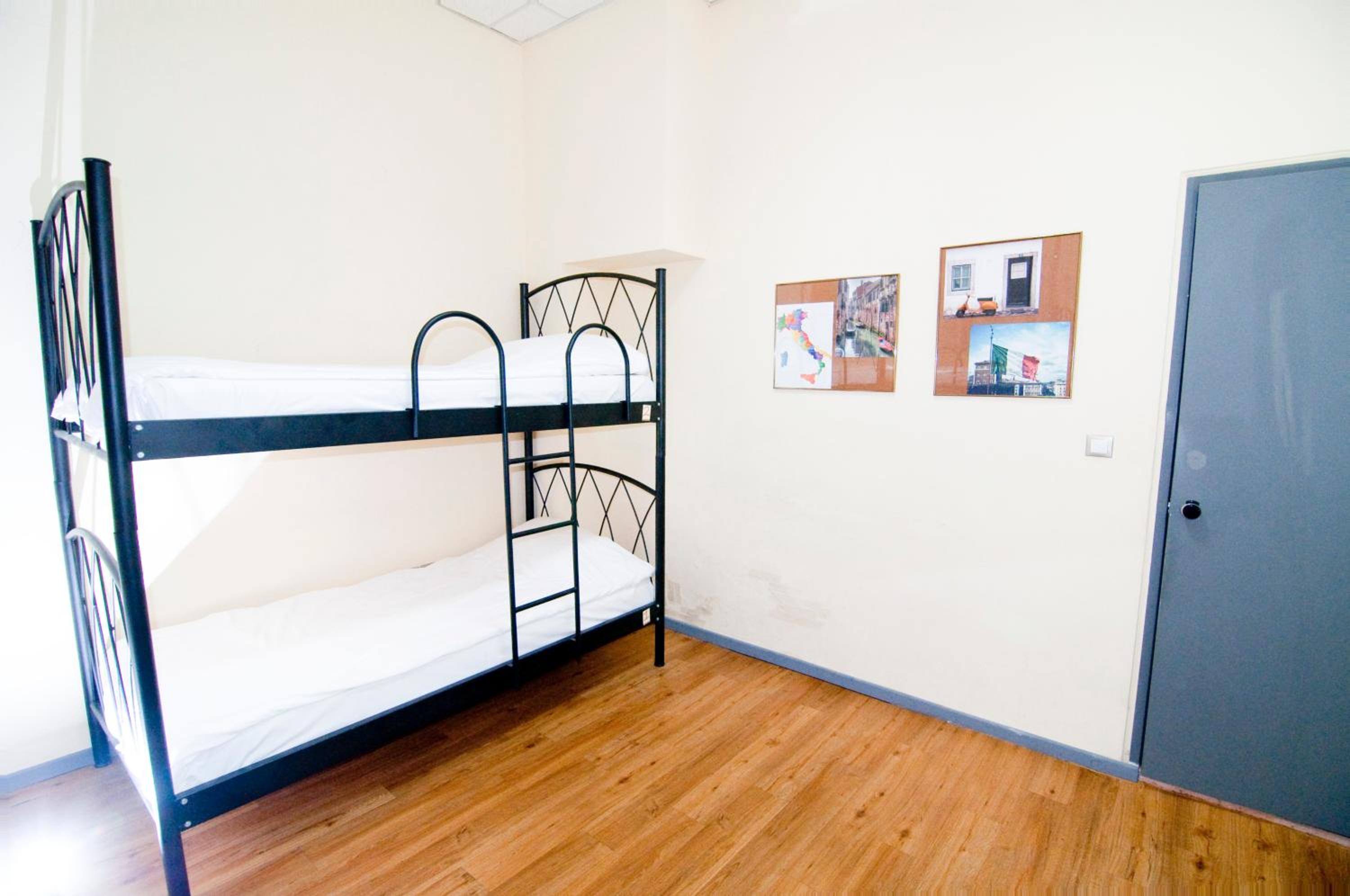6 Bed Private Room