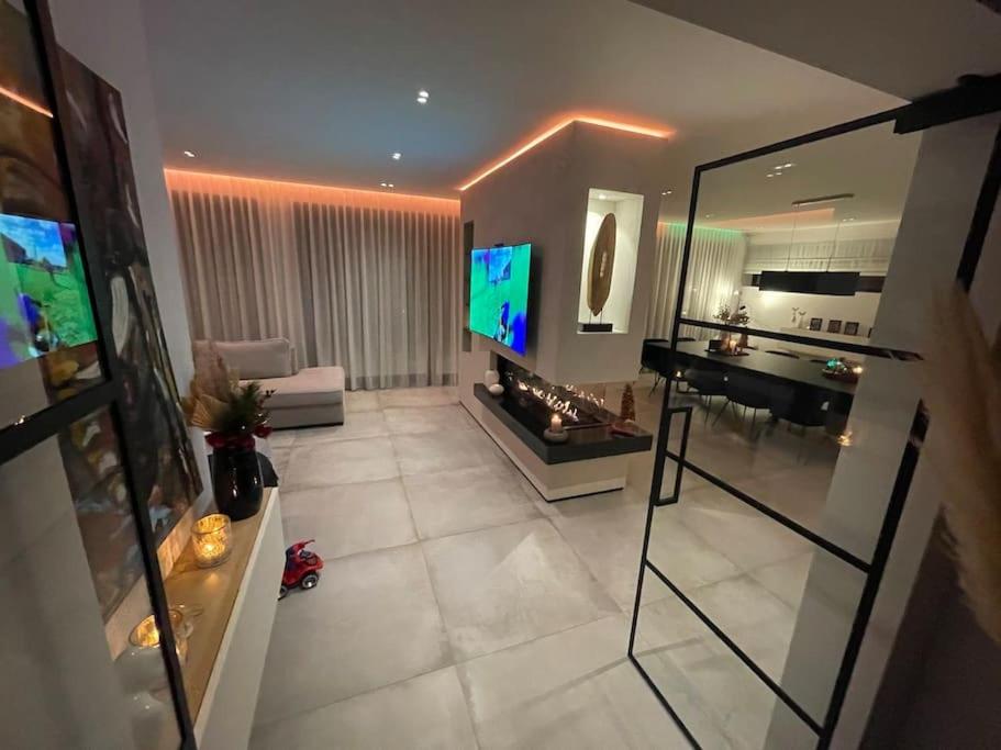 Villa photo 1