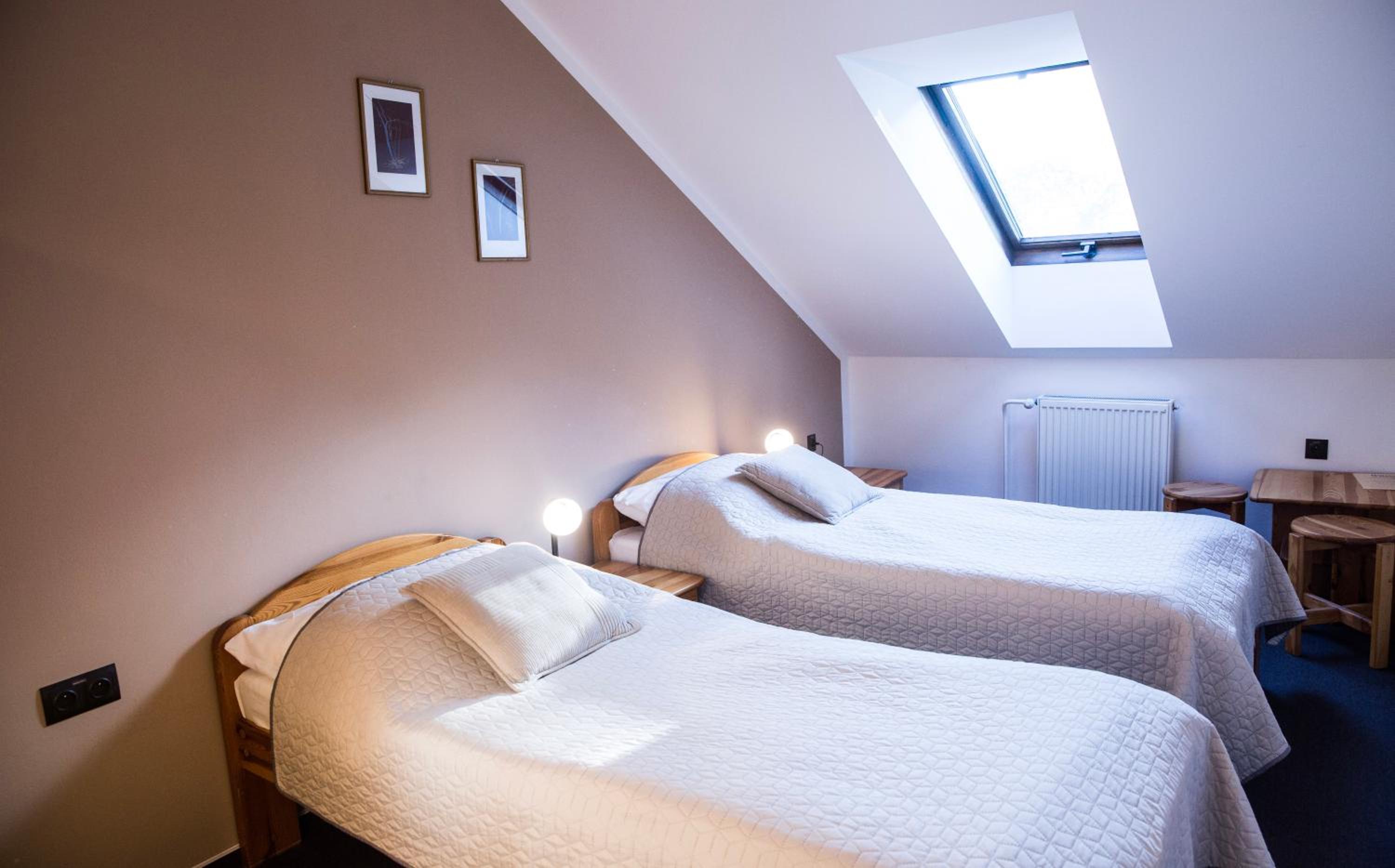Twin Room - Photo 4