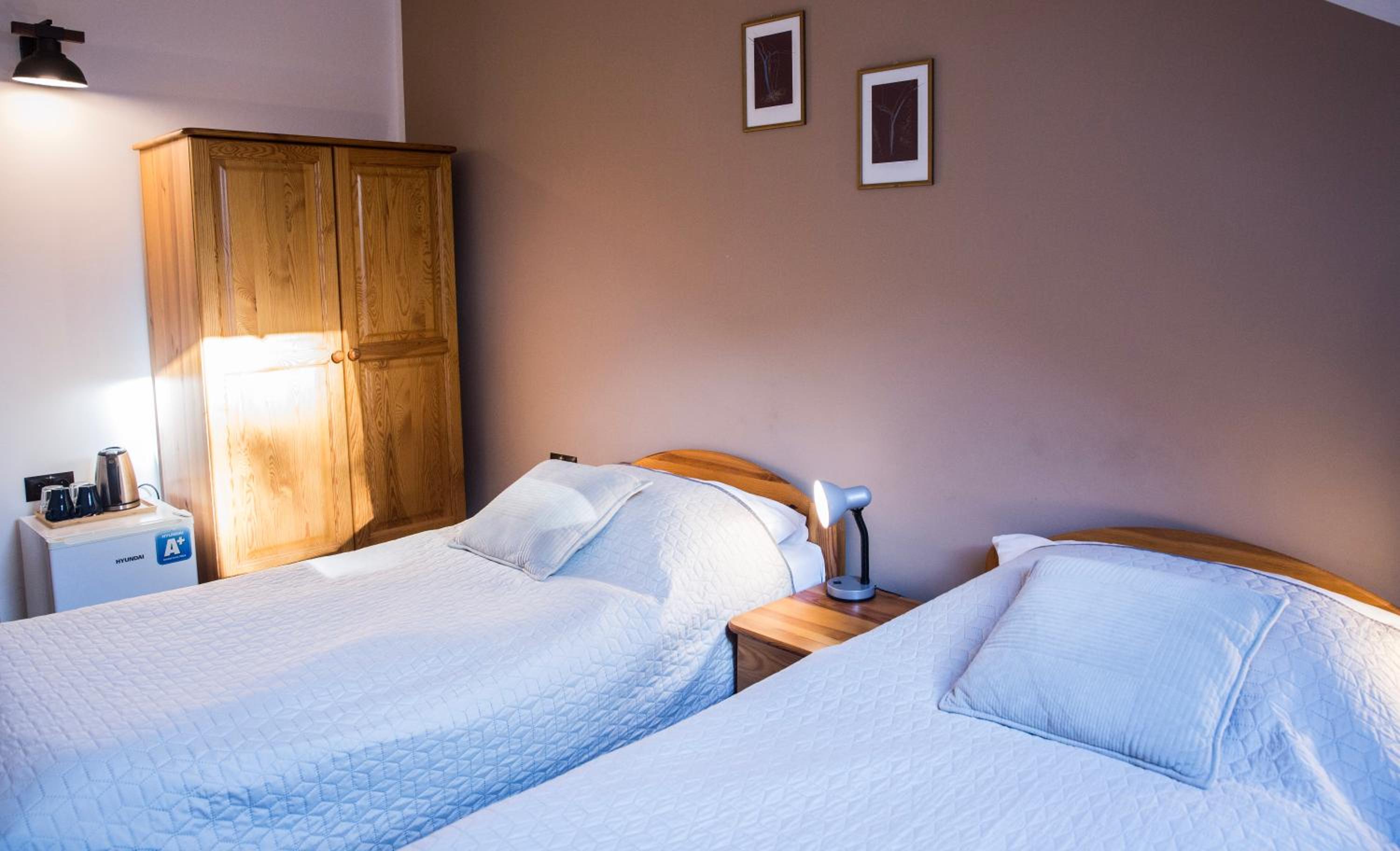 Twin Room - Photo 3