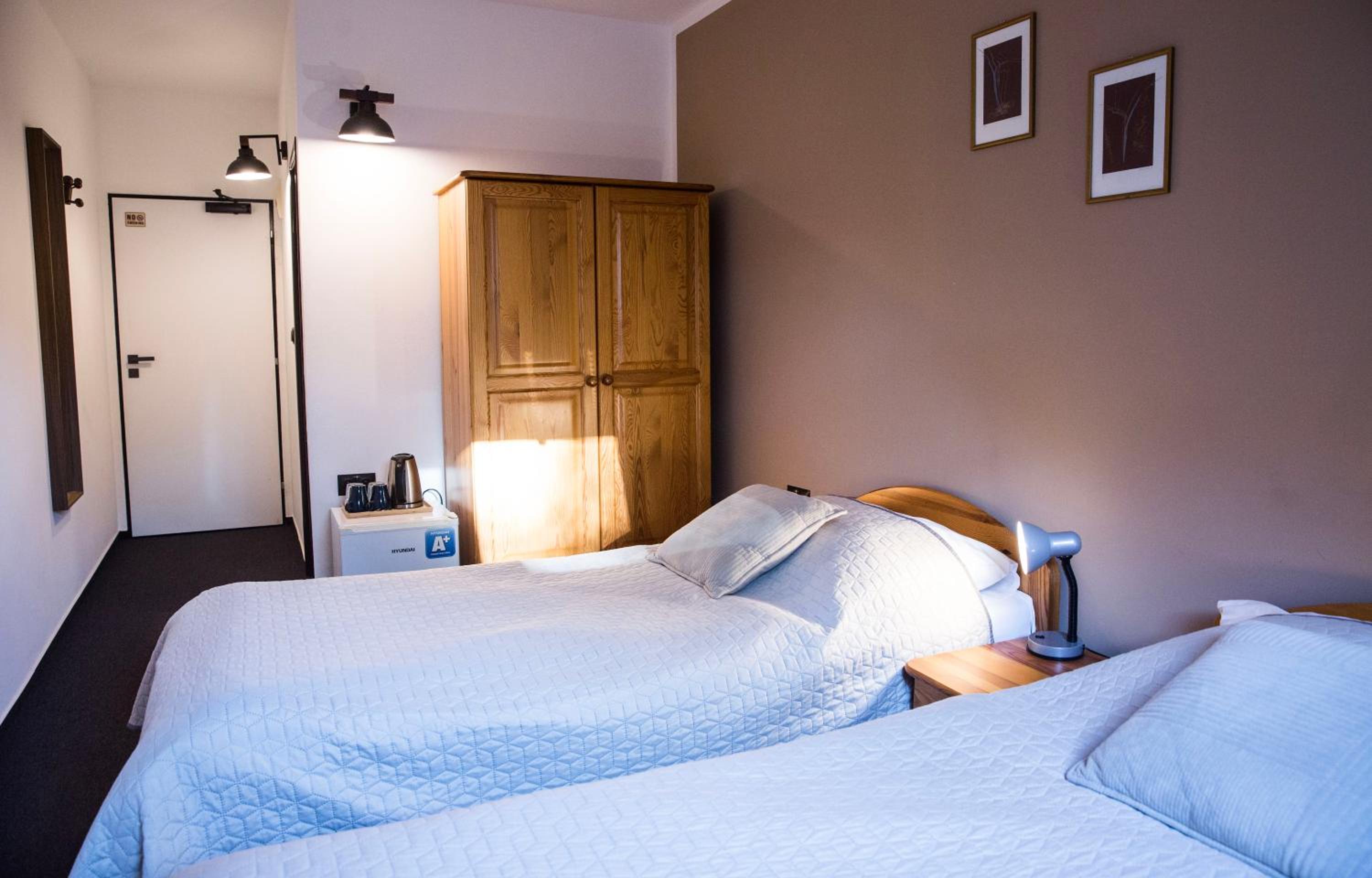 Twin Room - Photo 2
