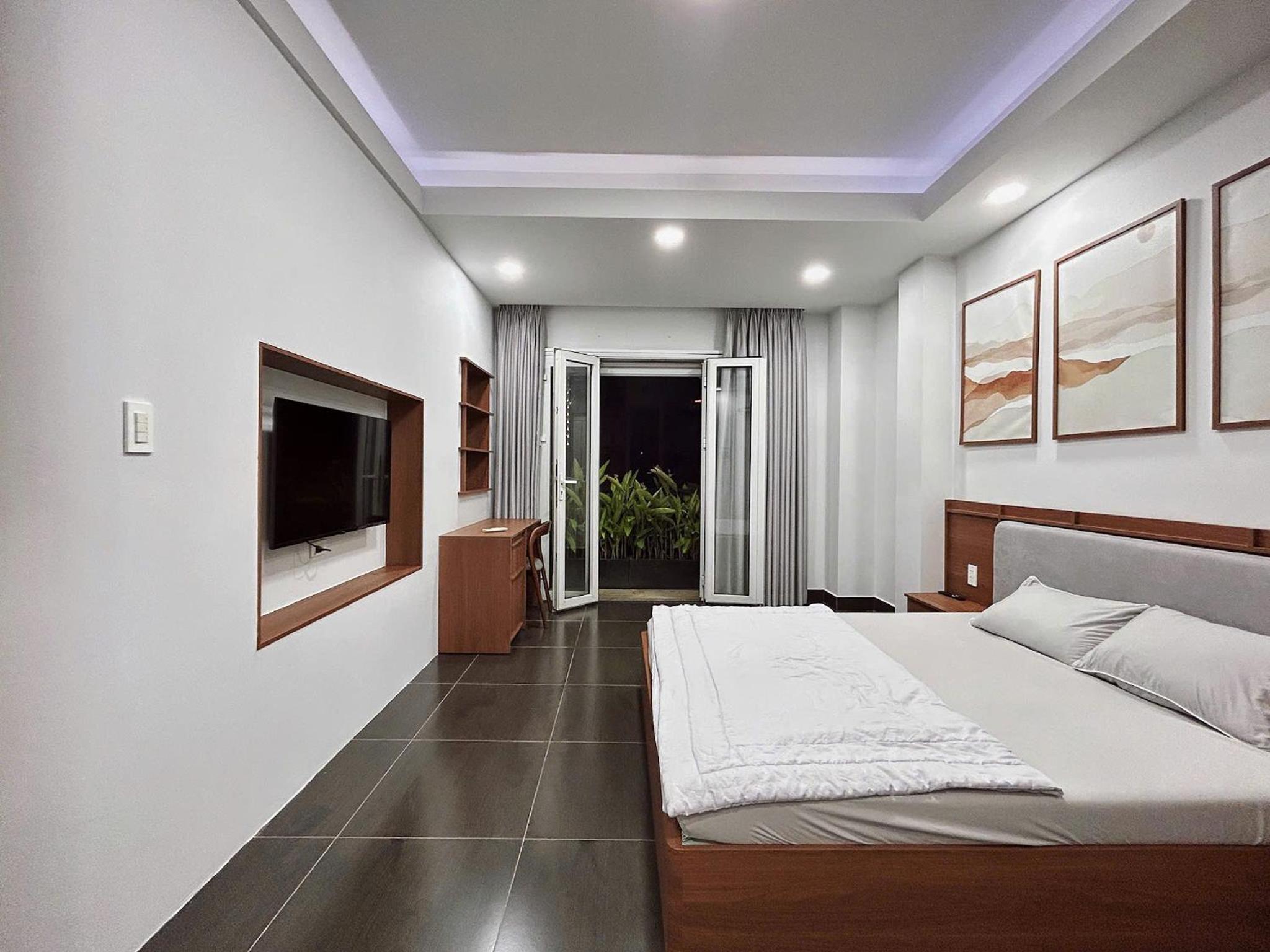 One-Bedroom Apartment with Balcony