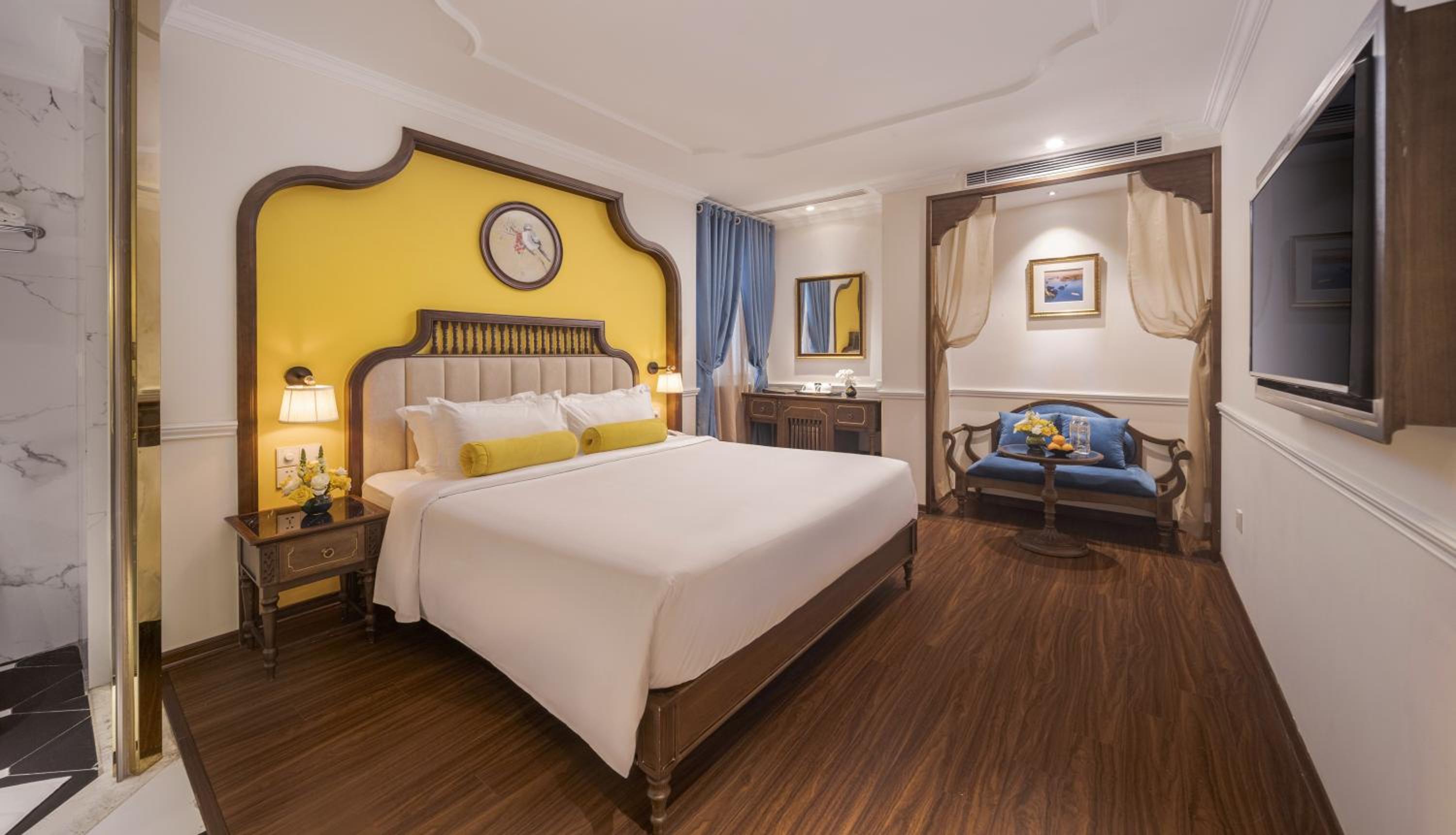 Deluxe Double or Twin Room with Internal Window