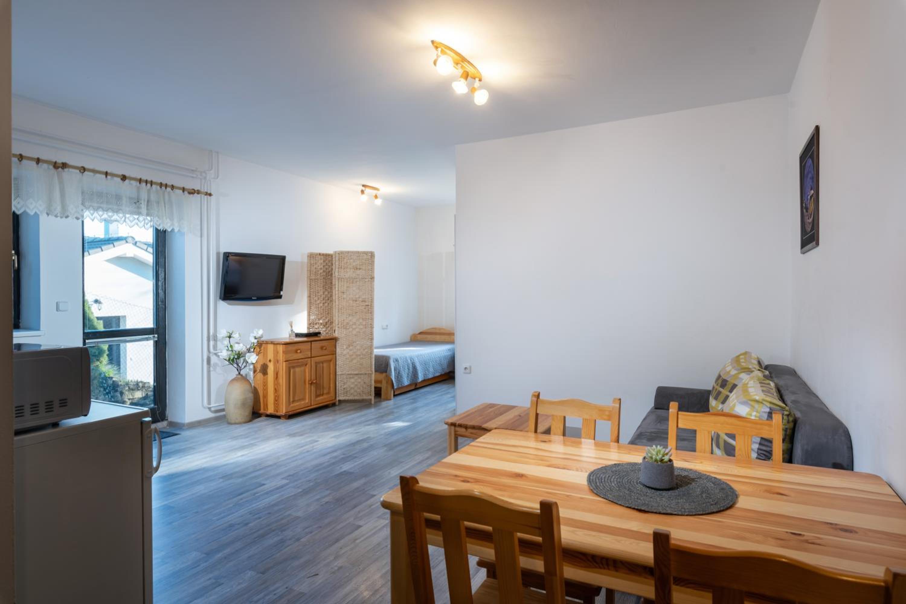 Apartment with Terrace - Photo 2